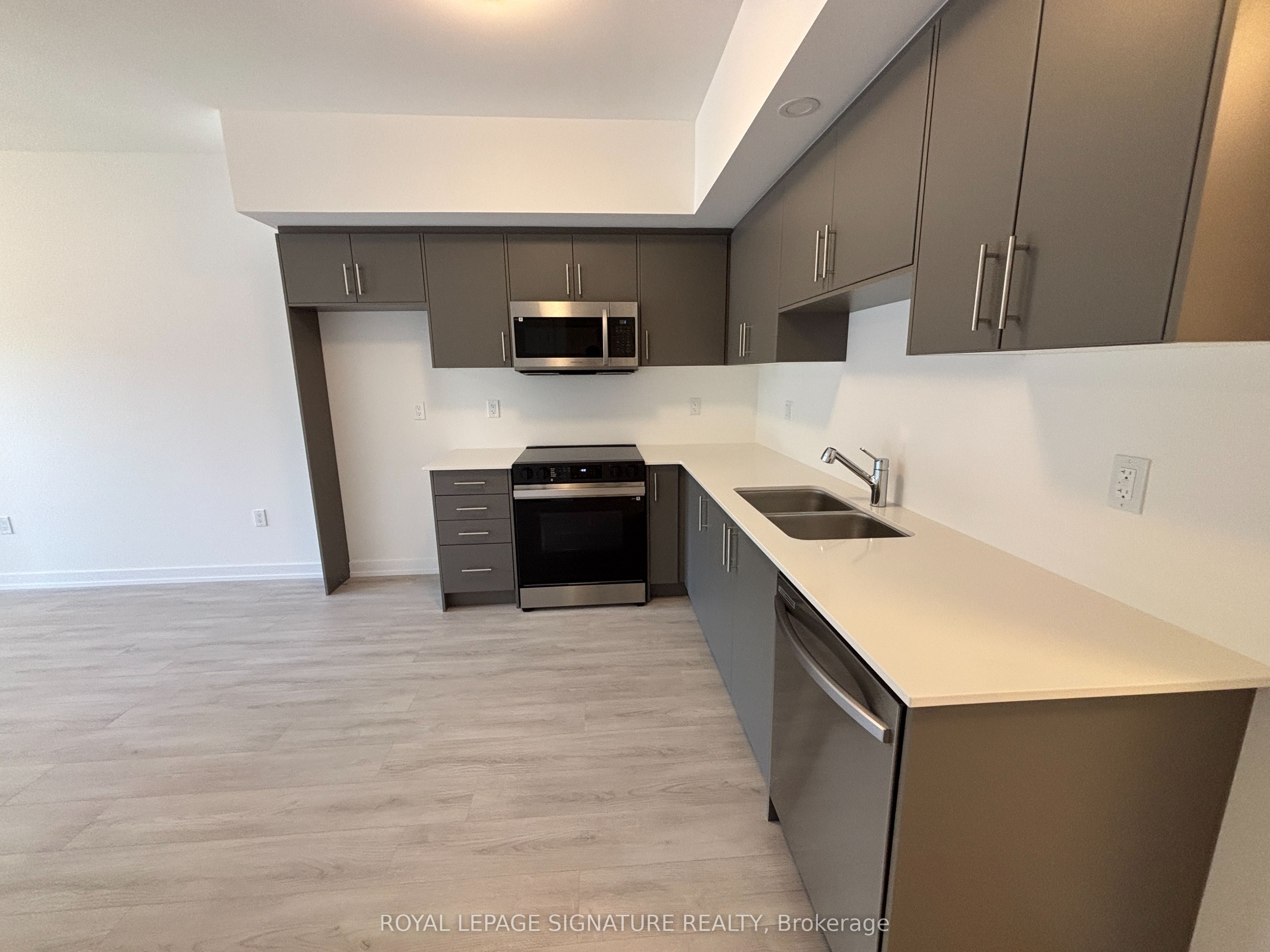42 Lowes Road W 16 Property Photo 6