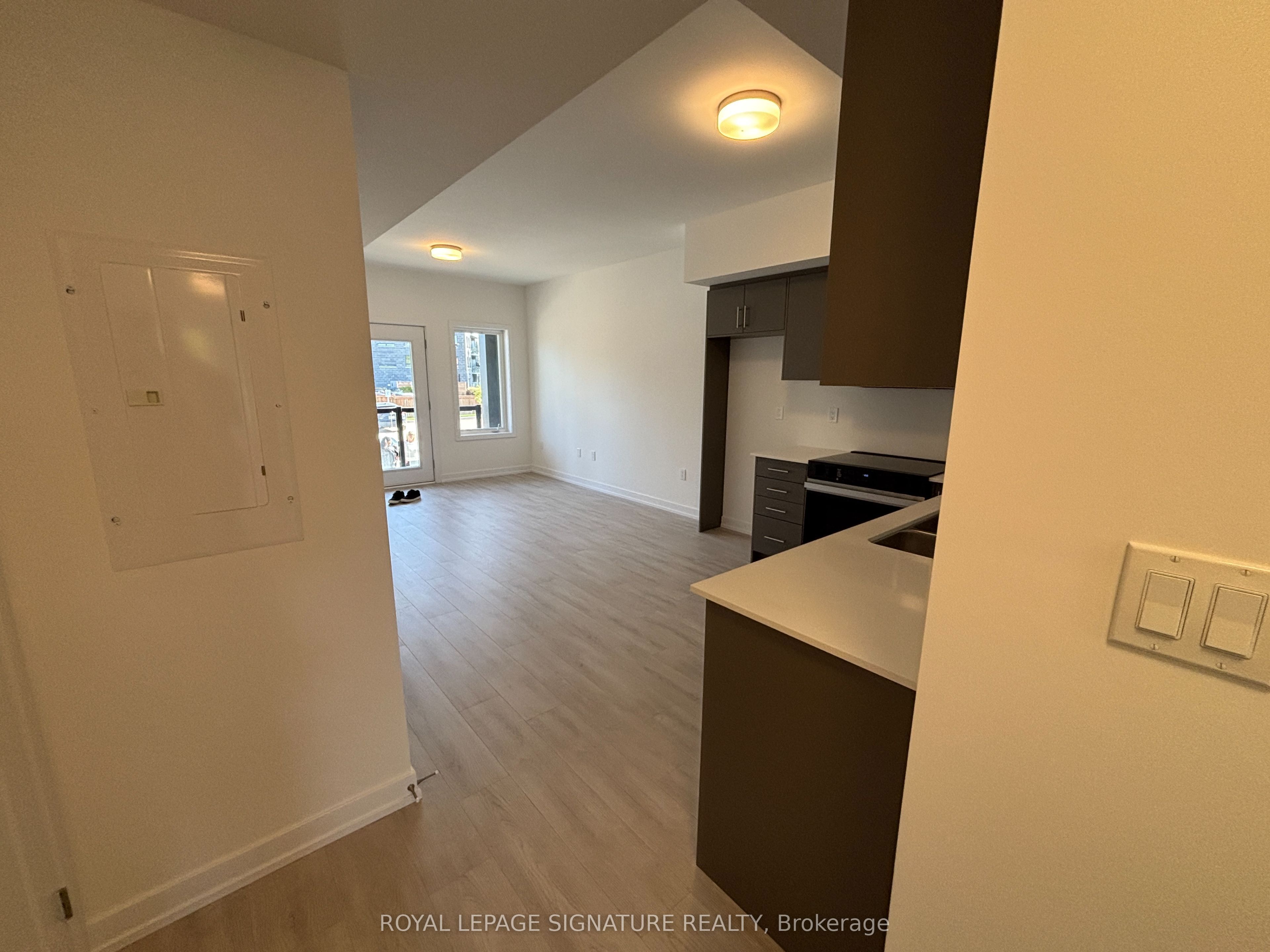 42 Lowes Road W 16 Property Photo 7