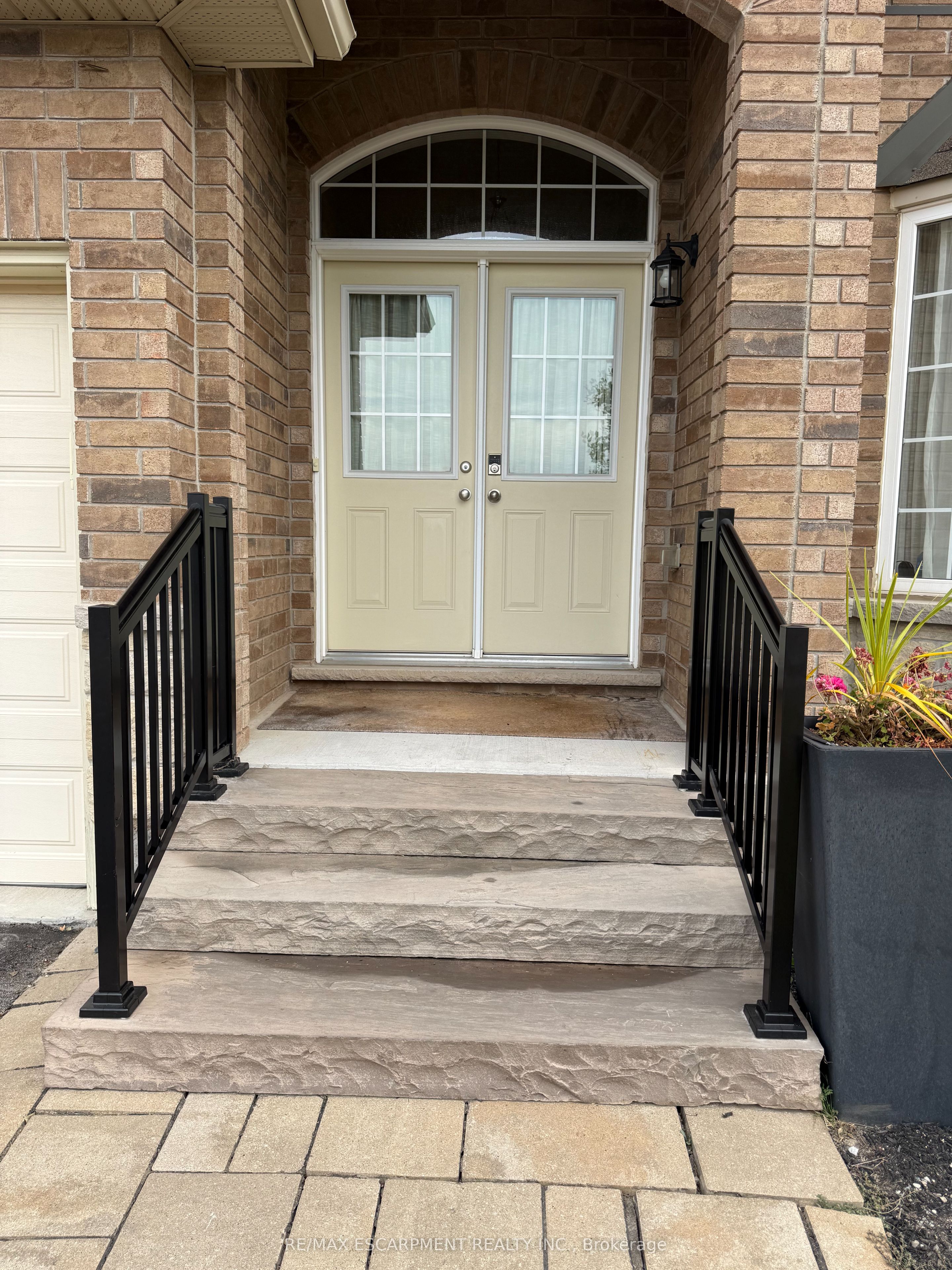 81 Bellagio Avenue Property Photo 3