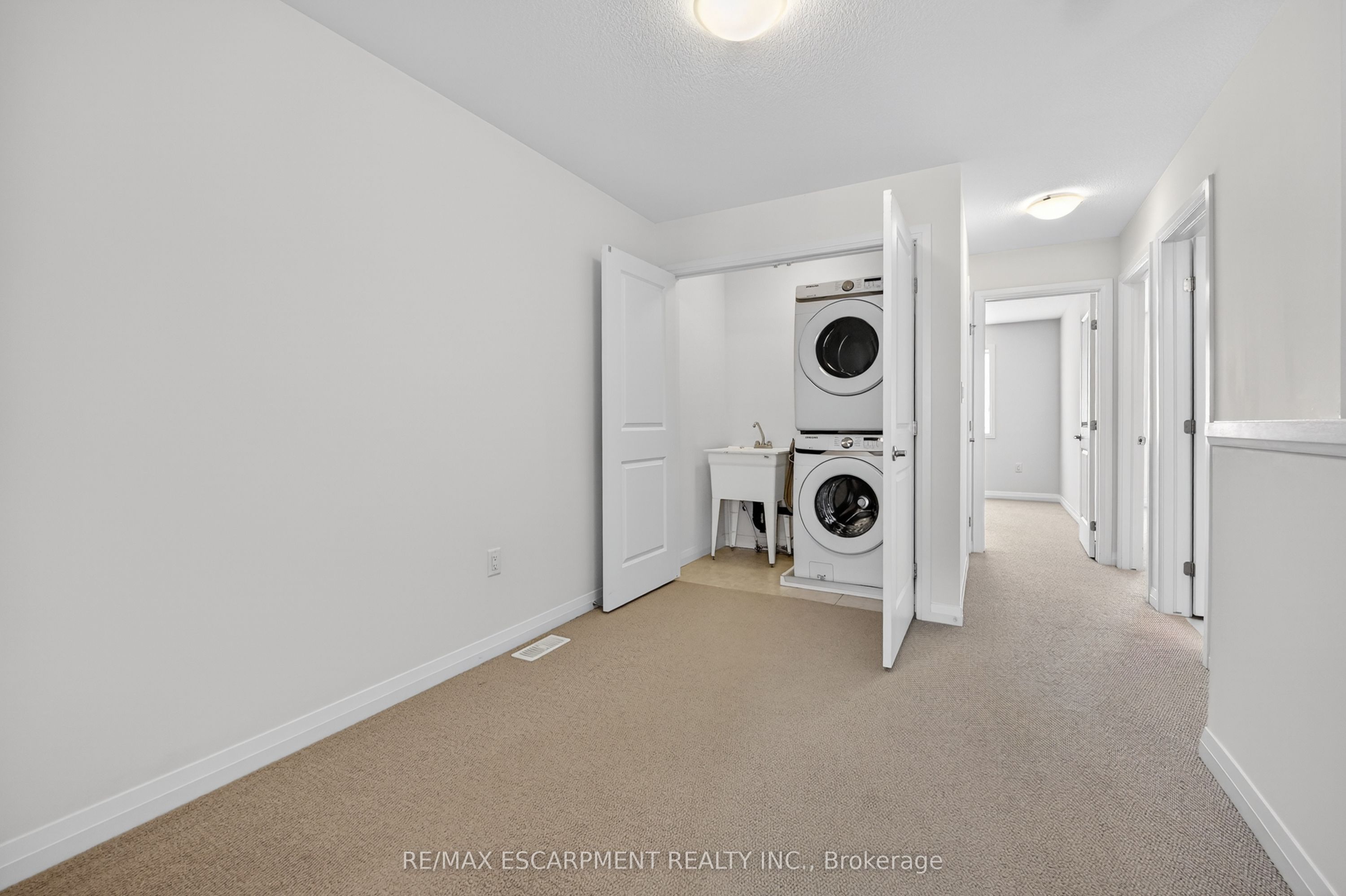 3963 Crown Street Property Photo 15