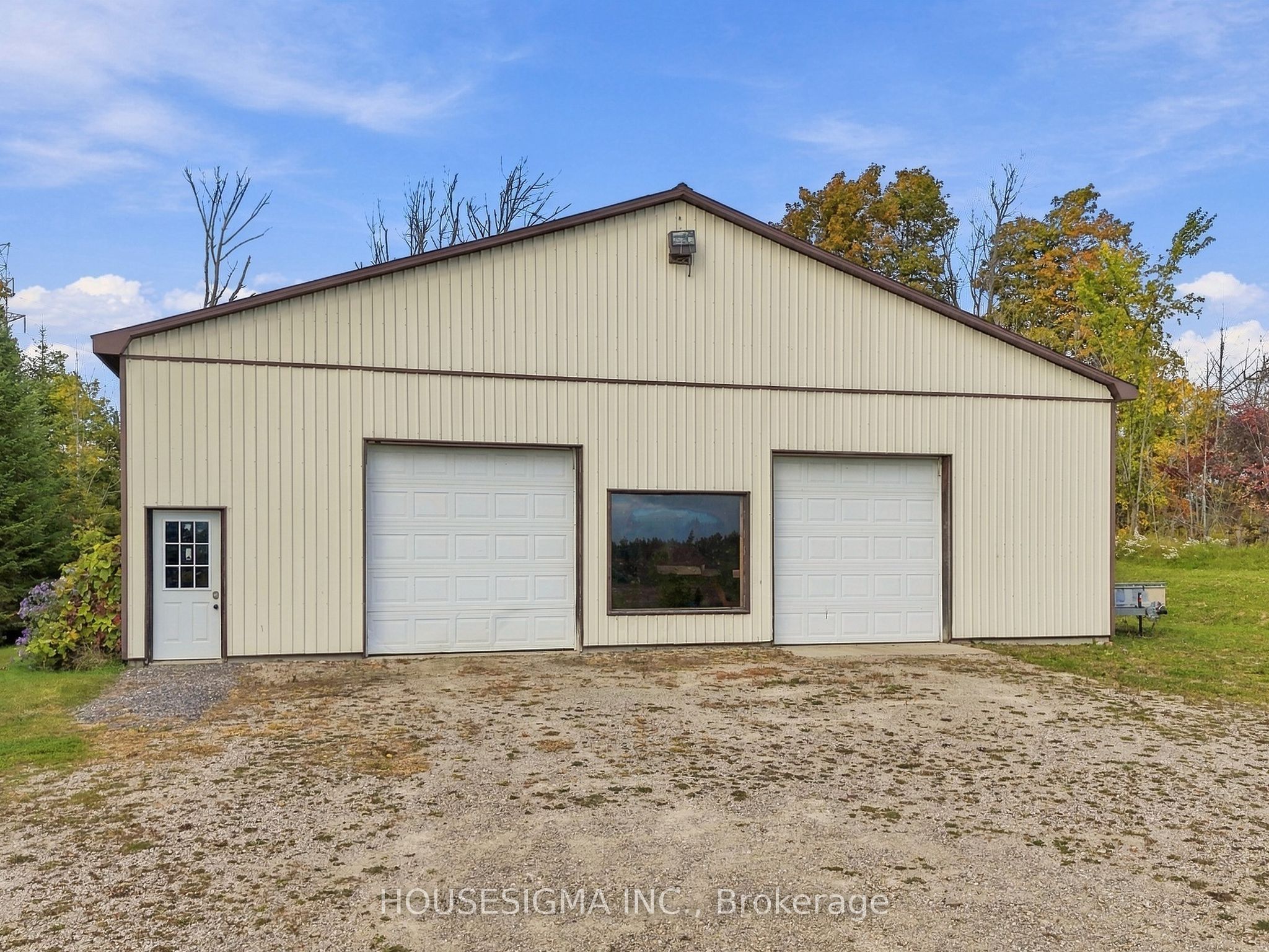 955409 7th Line Ehs Property Photo 3