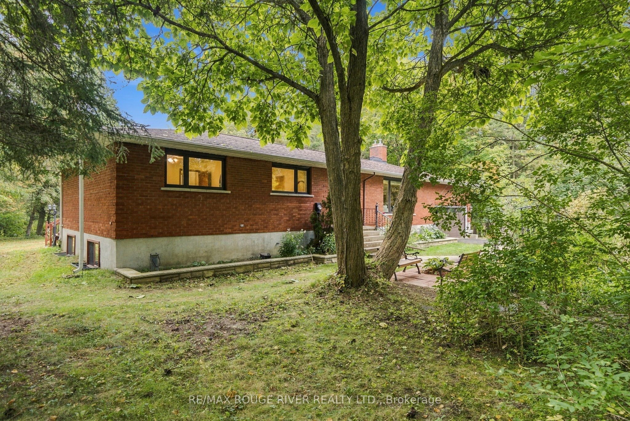 2311 Division Street N Property Photo 3