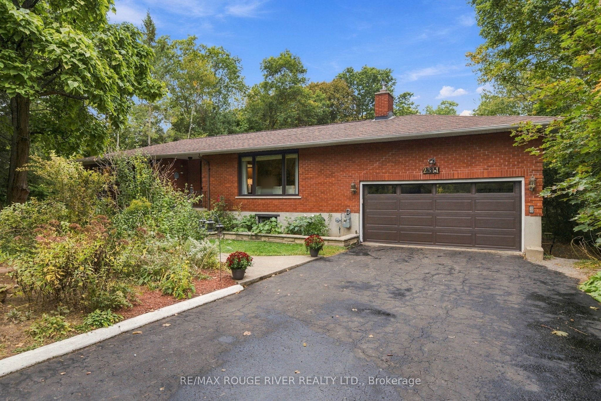 2311 Division Street N Property Photo 4