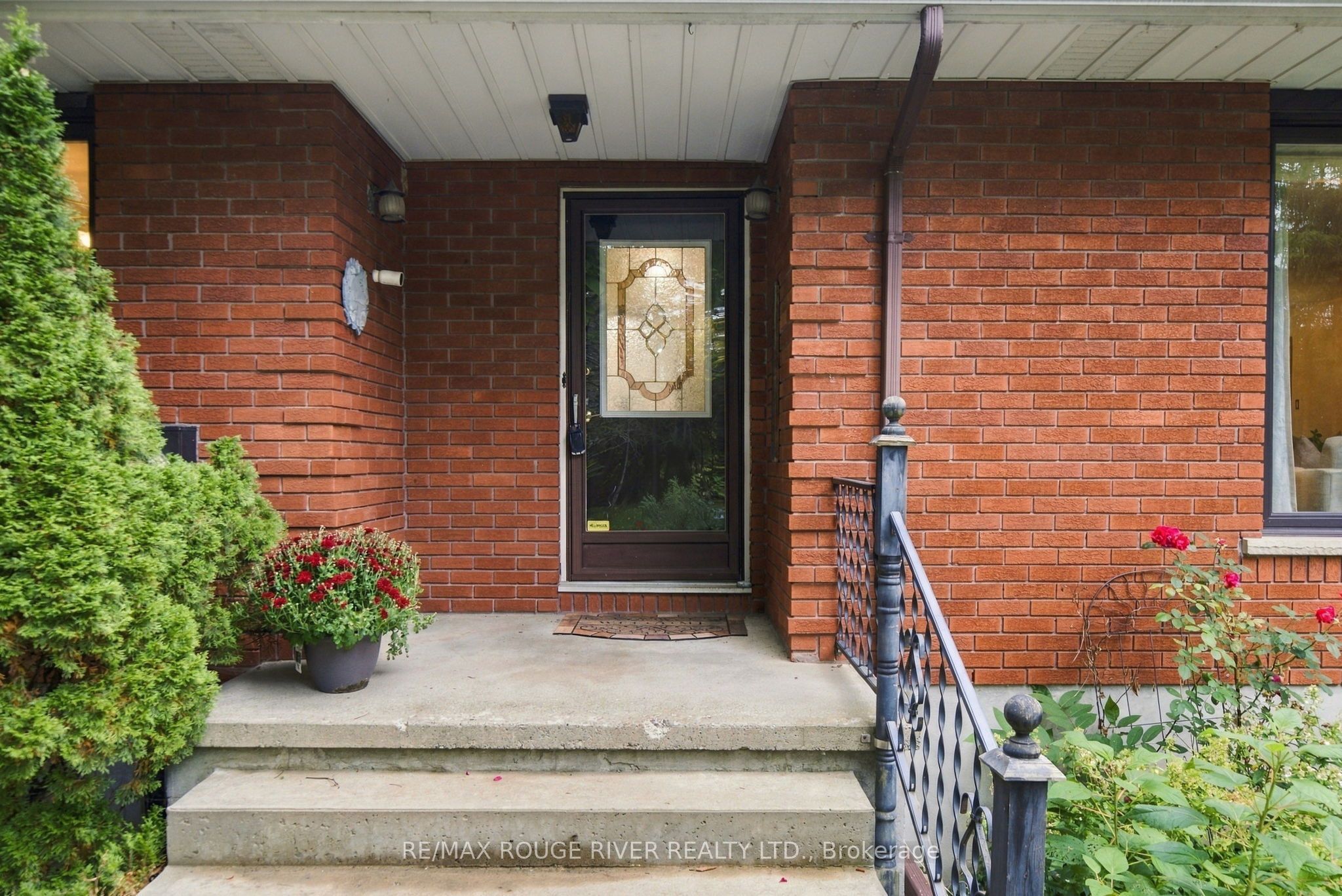 2311 Division Street N Property Photo 6