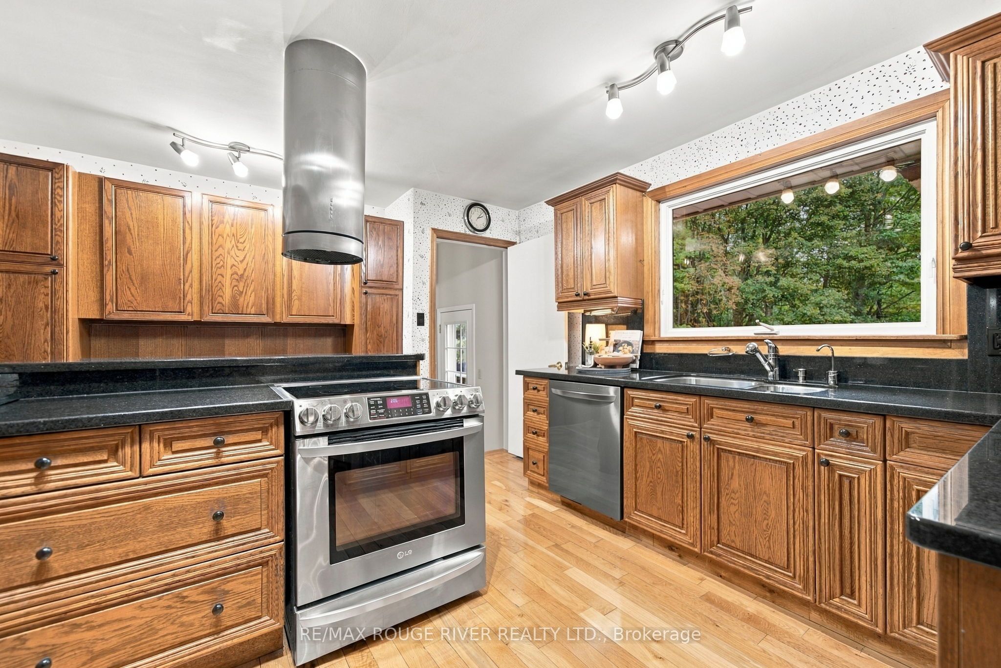 2311 Division Street N Property Photo 14