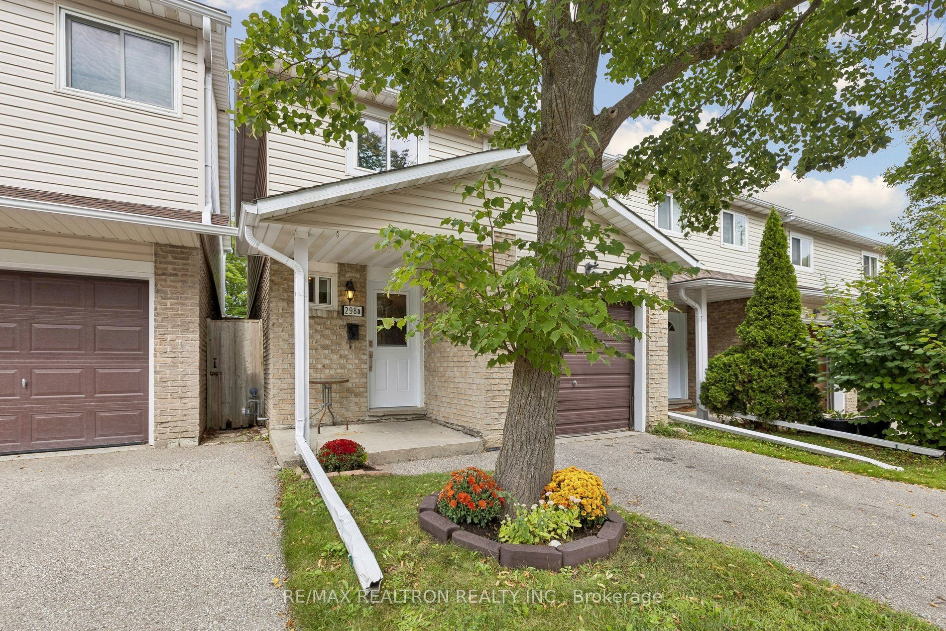 298d Bluevale Street N Property Photo 1
