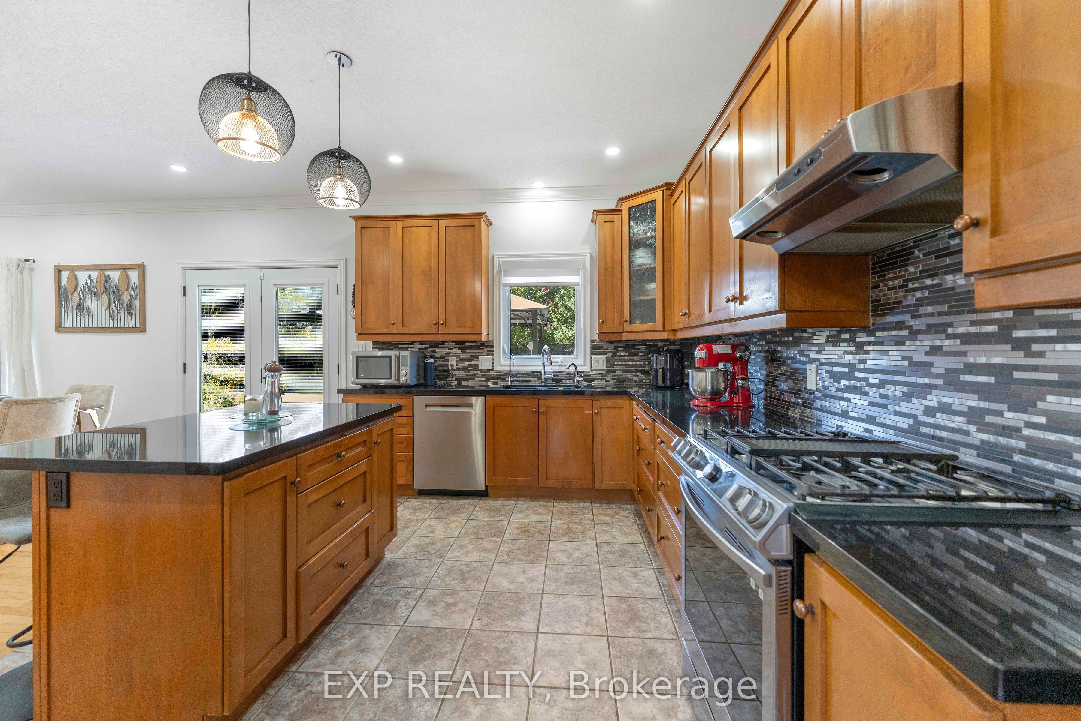 577 Waterton Drive Property Photo 8