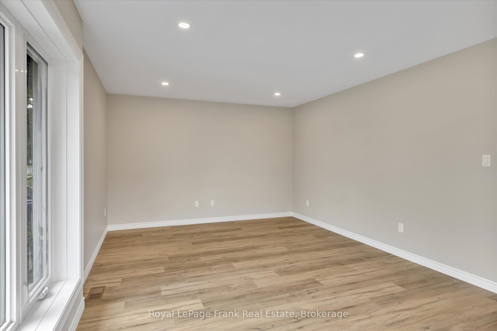 890 Weller Street Main Property Photo 12