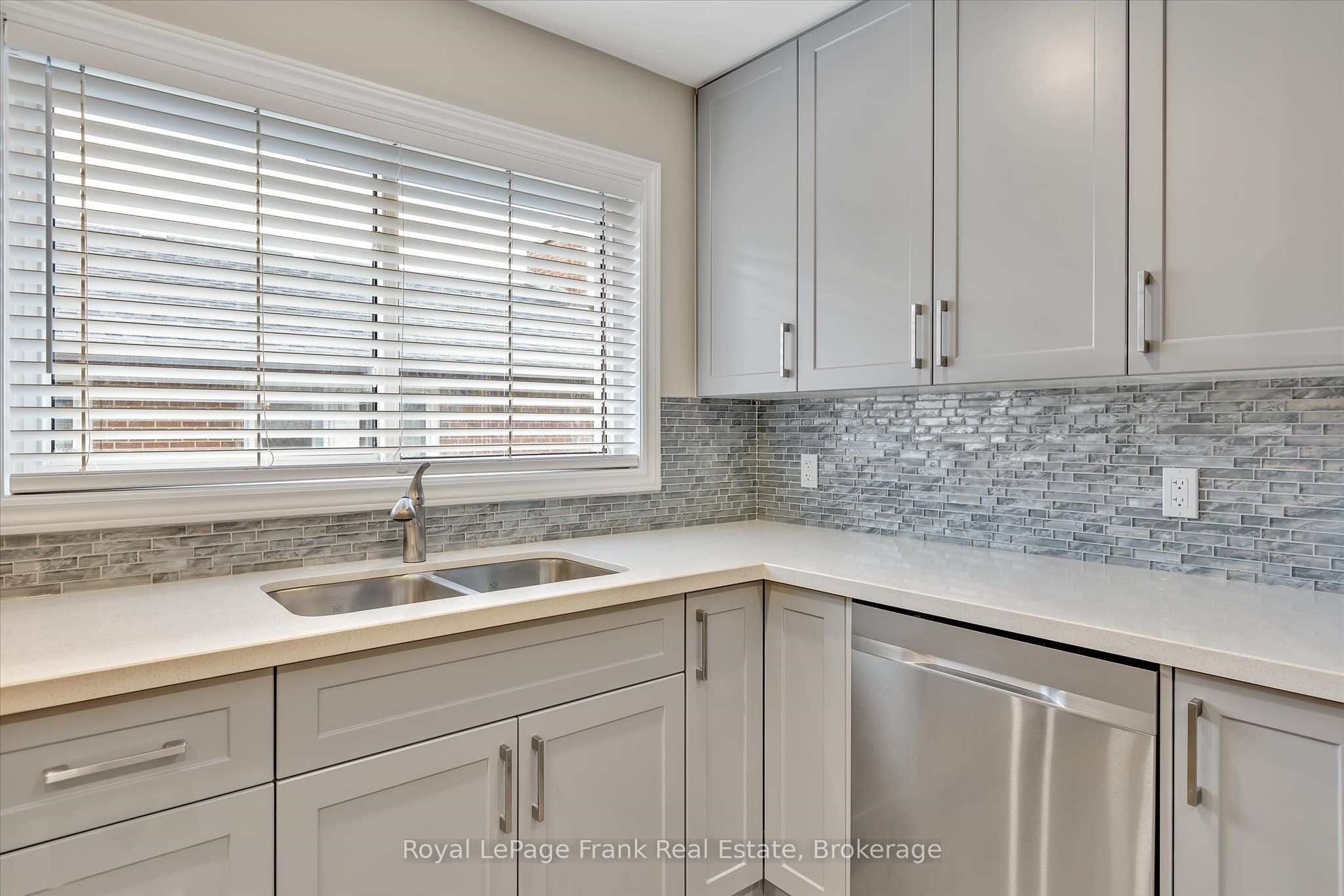 890 Weller Street Main Property Photo 15