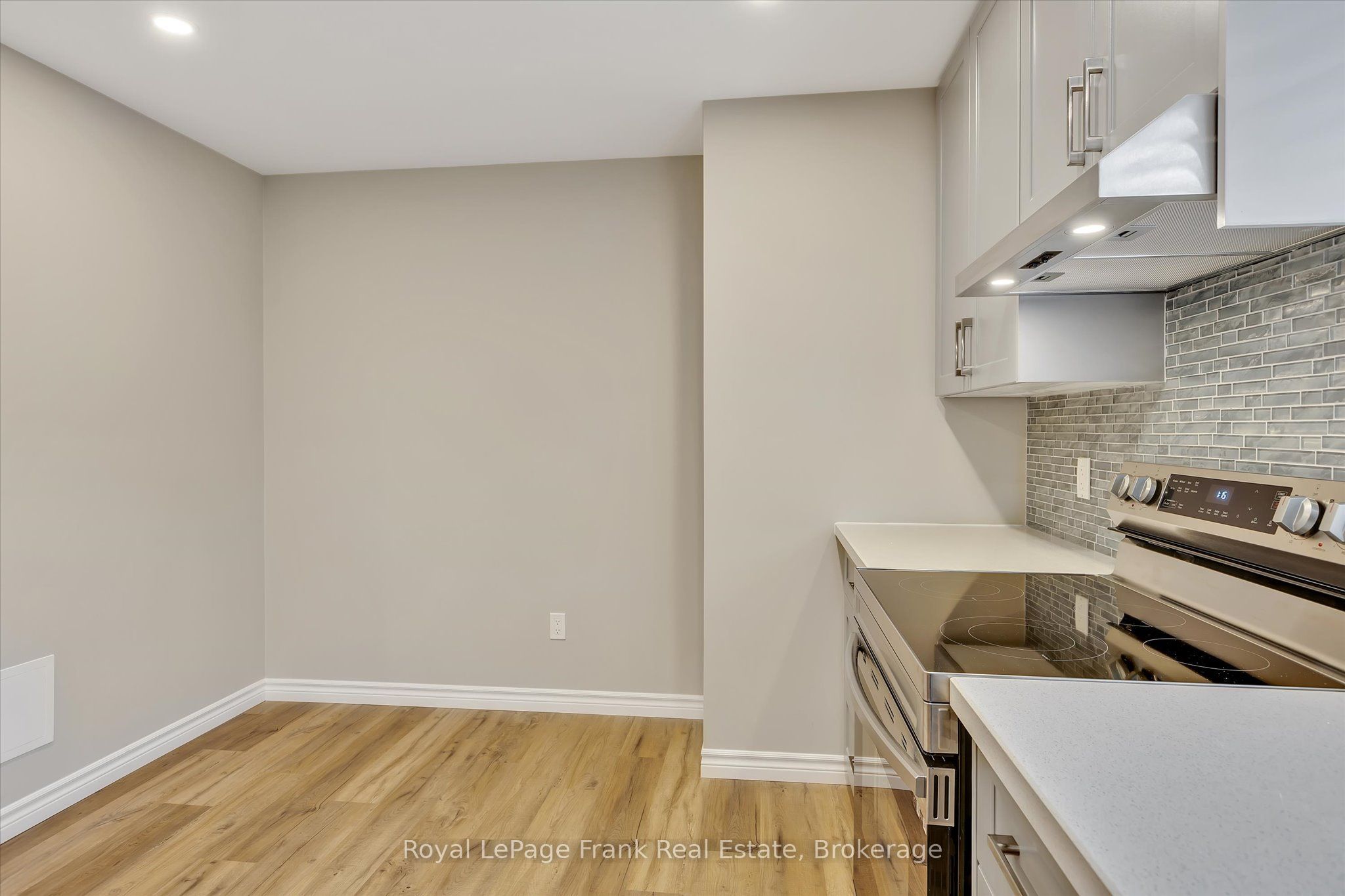 890 Weller Street Main Property Photo 16
