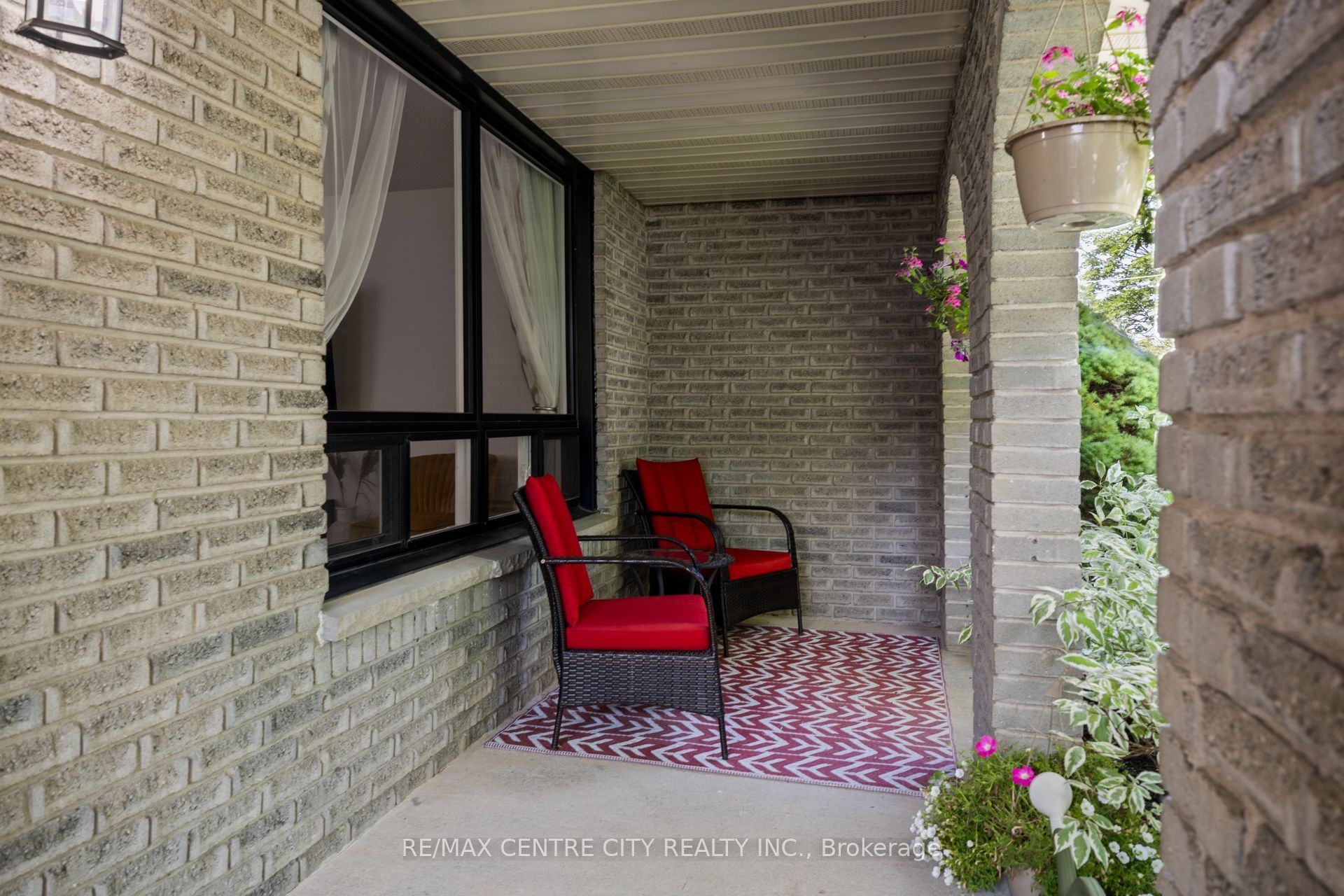 684 Macyoung Drive Property Photo 3