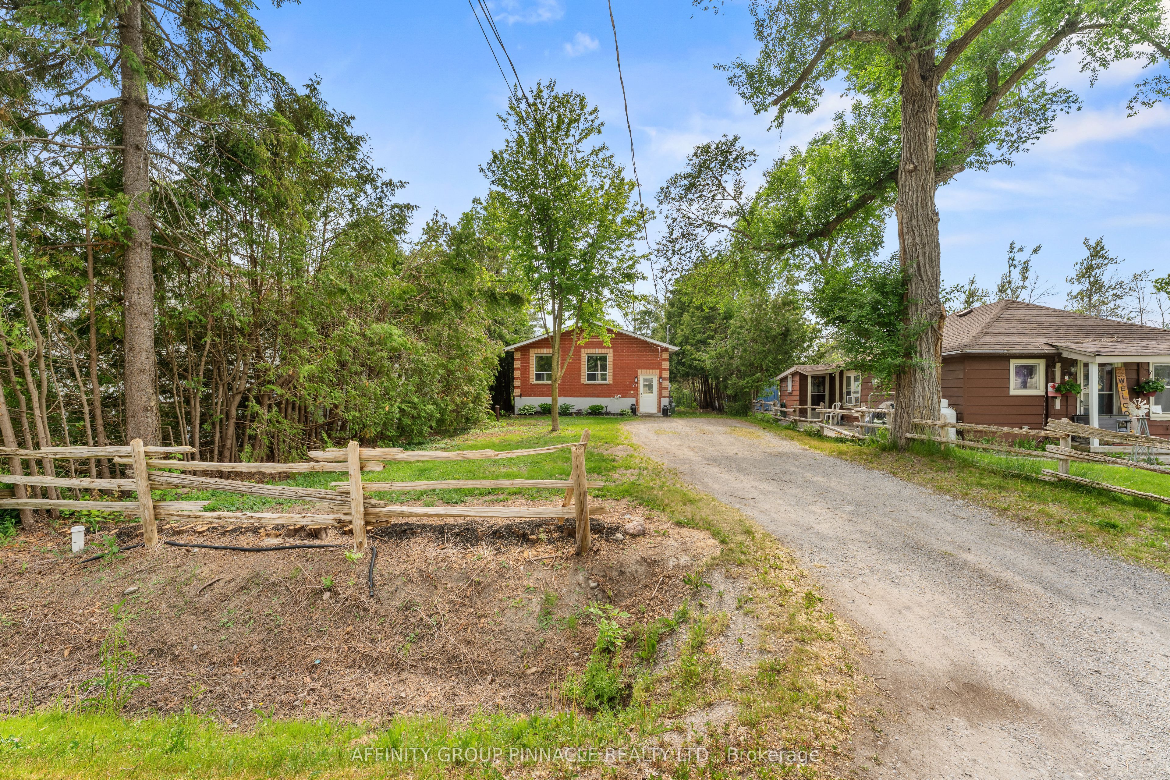 21 Alma Street N Property Photo 2