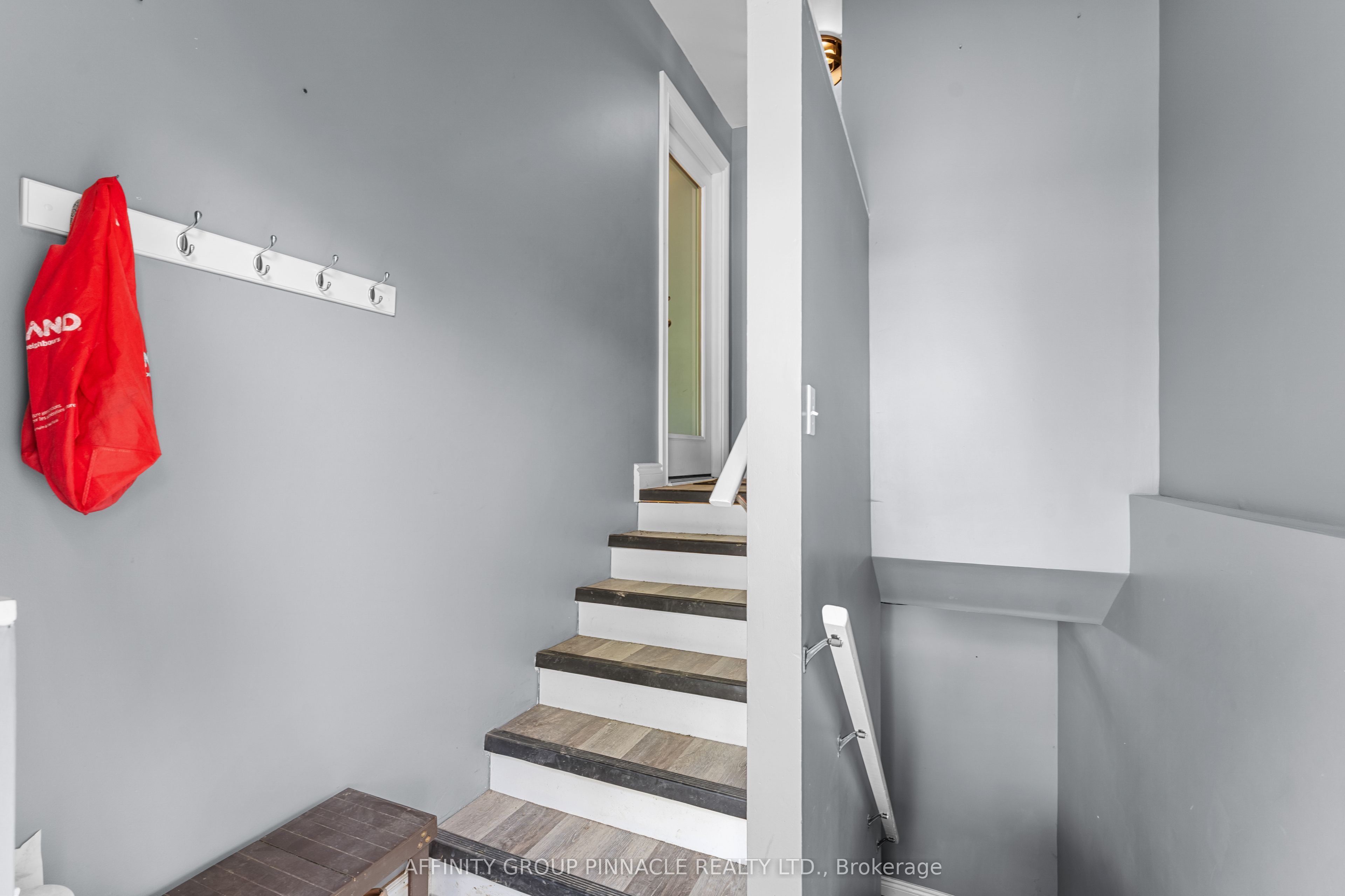 21 Alma Street N Property Photo 3