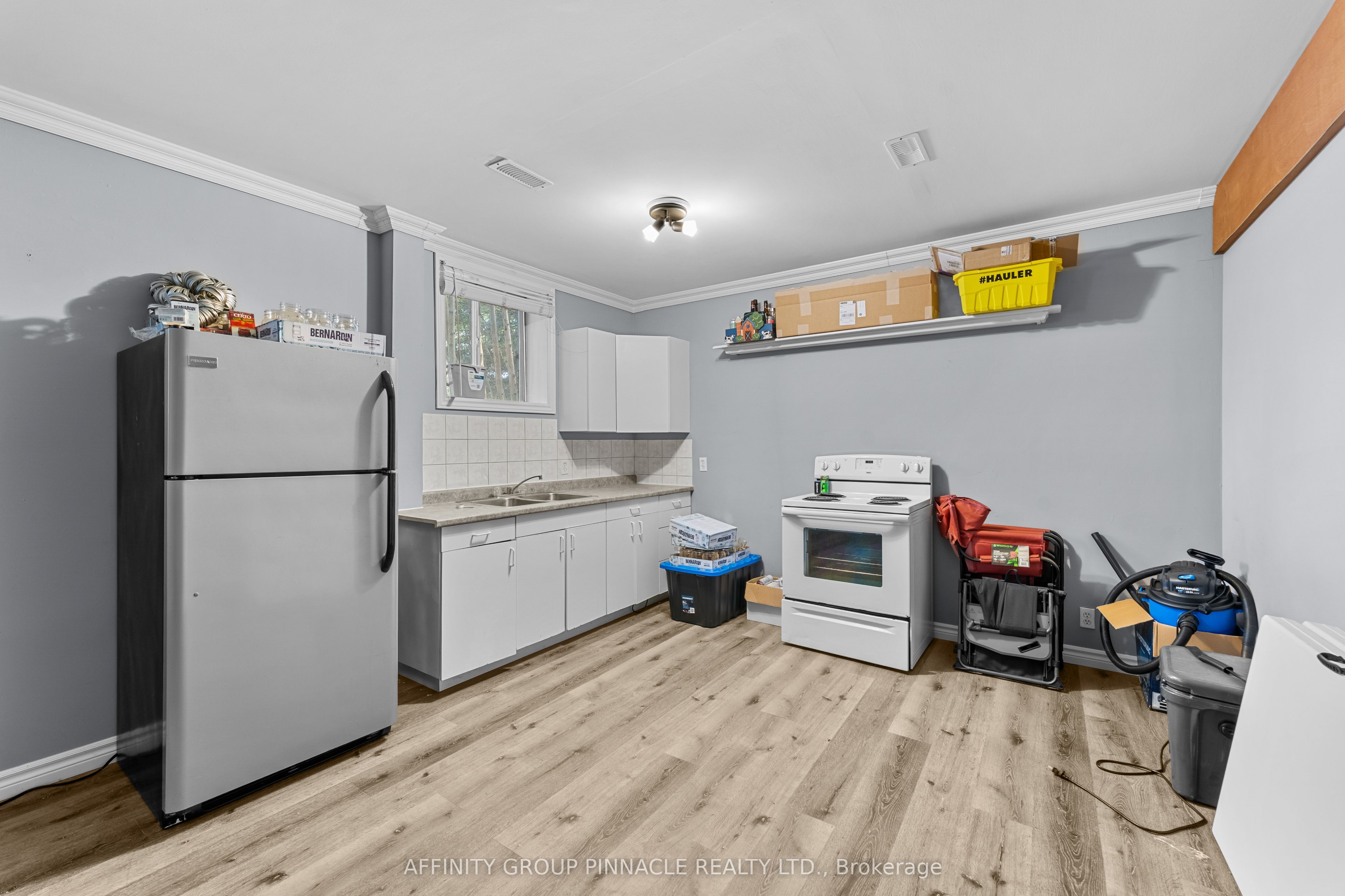 21 Alma Street N Property Photo 18