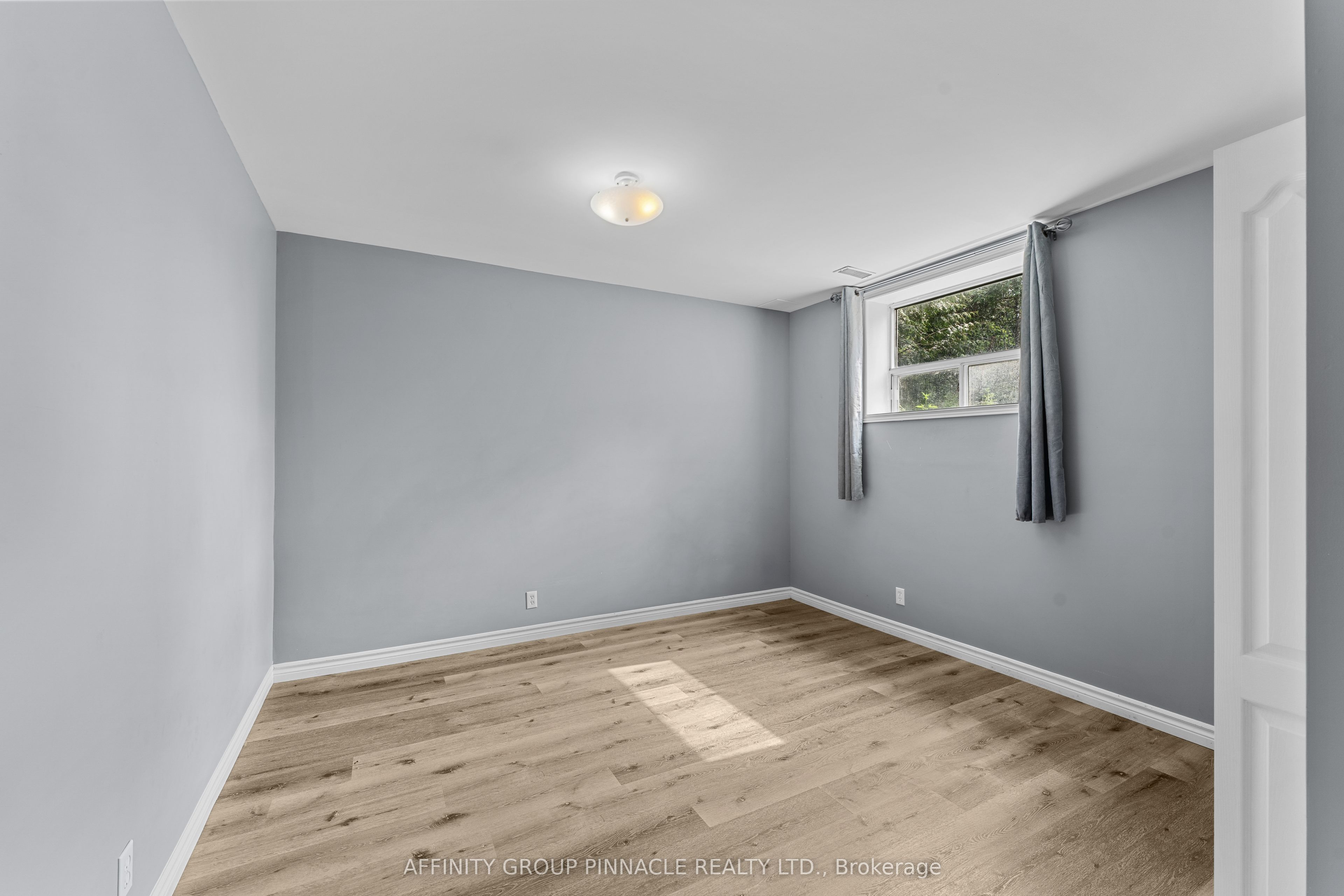 21 Alma Street N Property Photo 21