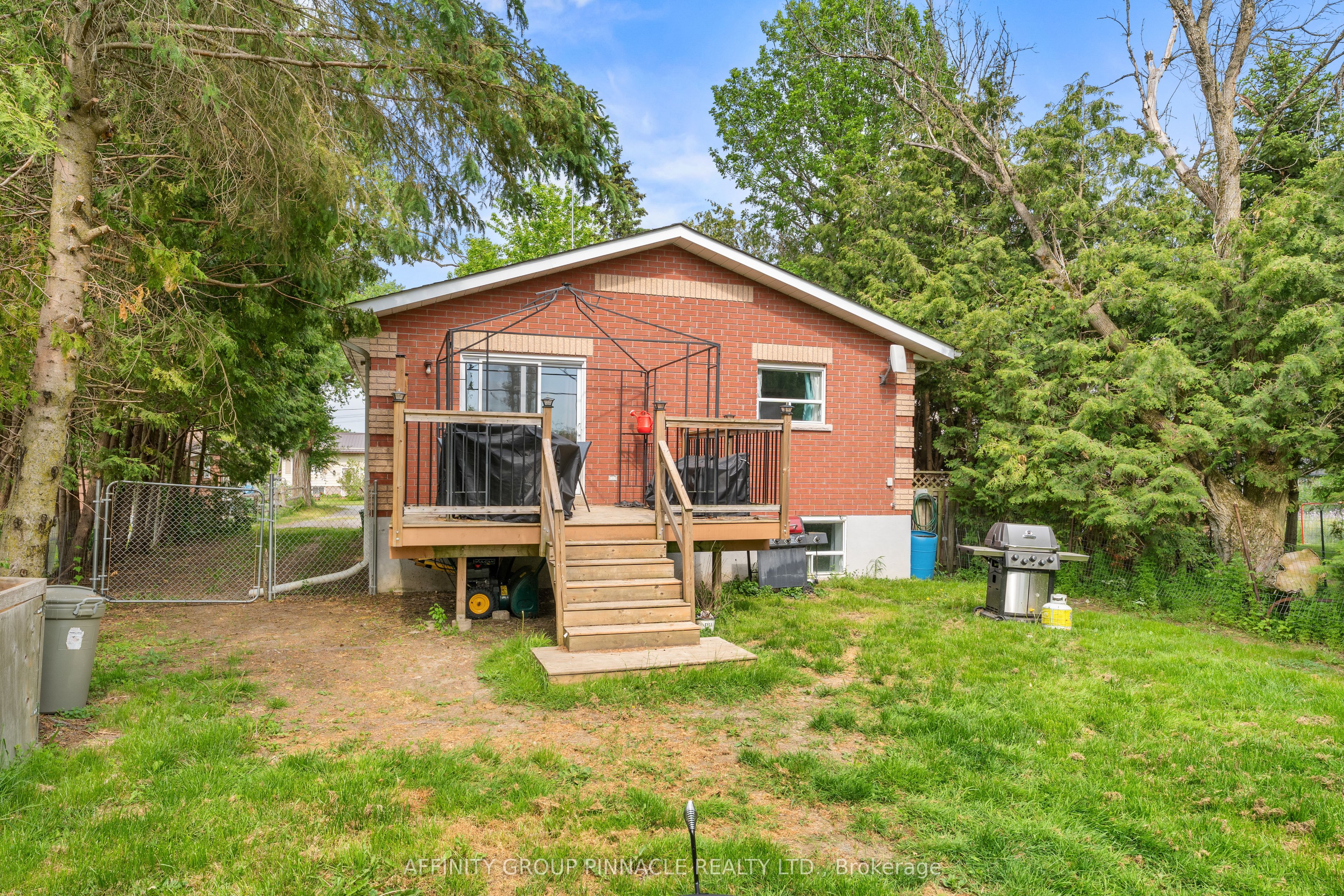 21 Alma Street N Property Photo 26