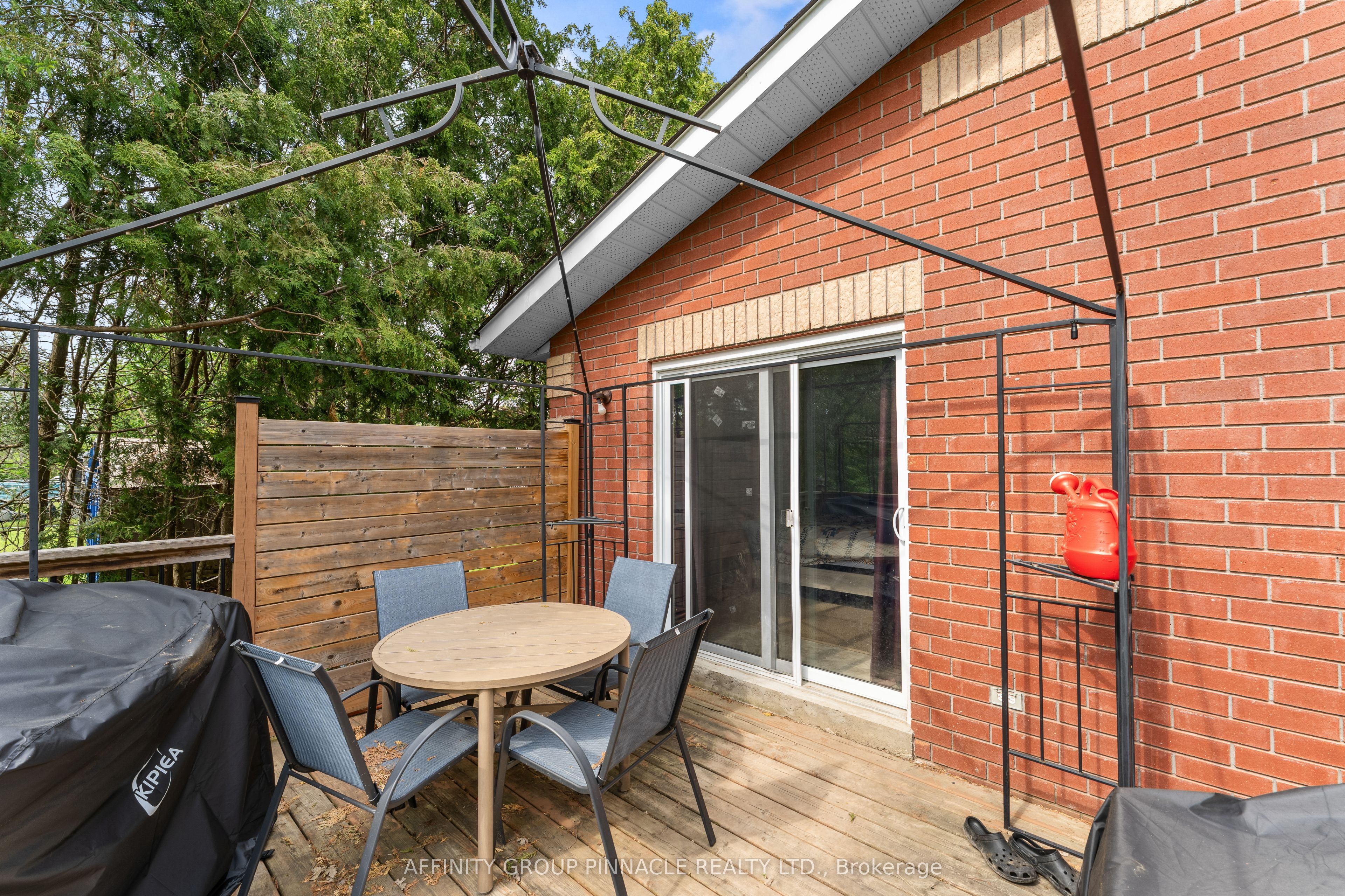 21 Alma Street N Property Photo 27