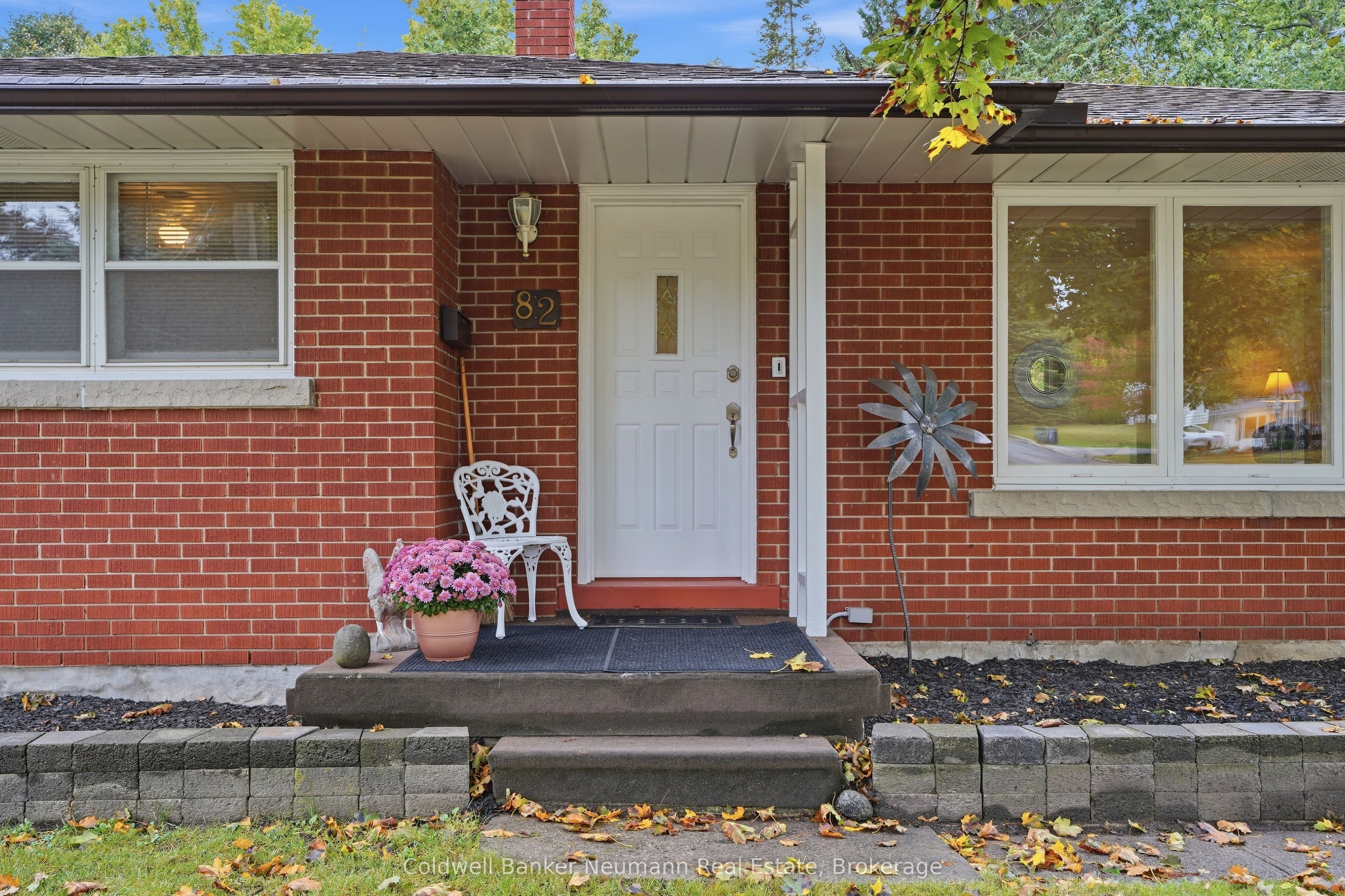 82 Knightswood Boulevard Property Photo 2