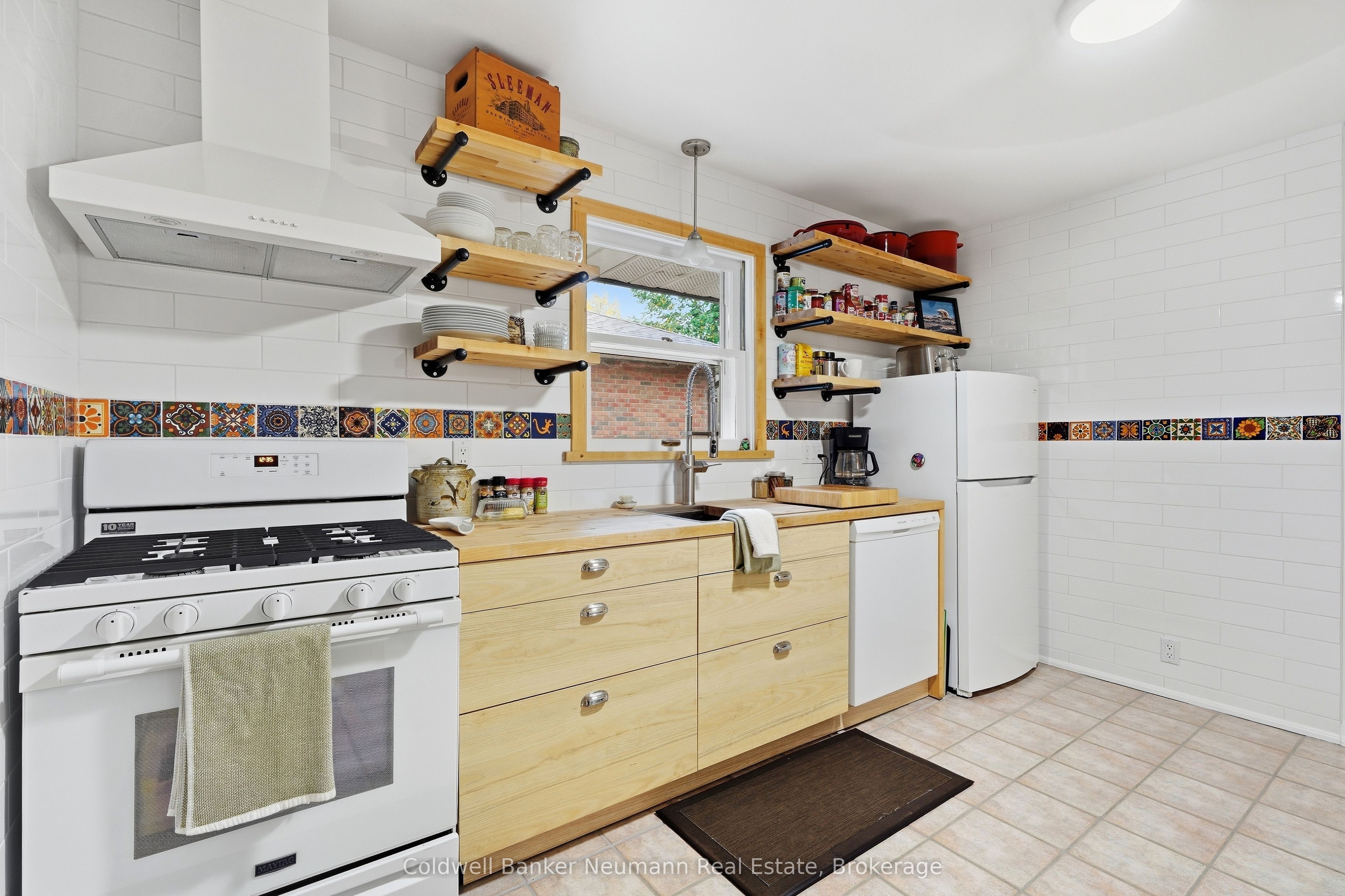 82 Knightswood Boulevard Property Photo 9