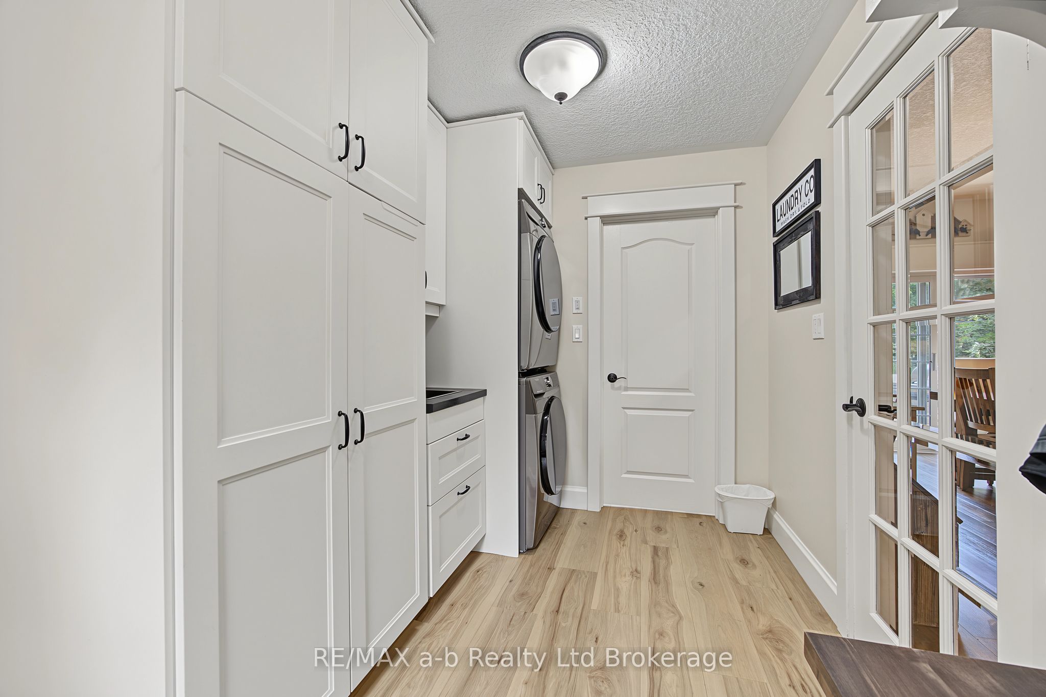 386087 Second Road Property Photo 6