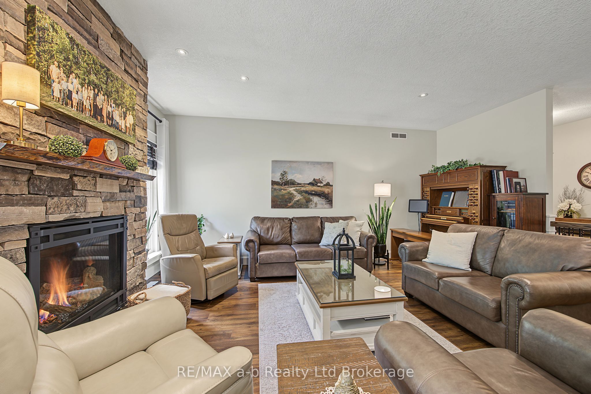 386087 Second Road Property Photo 13