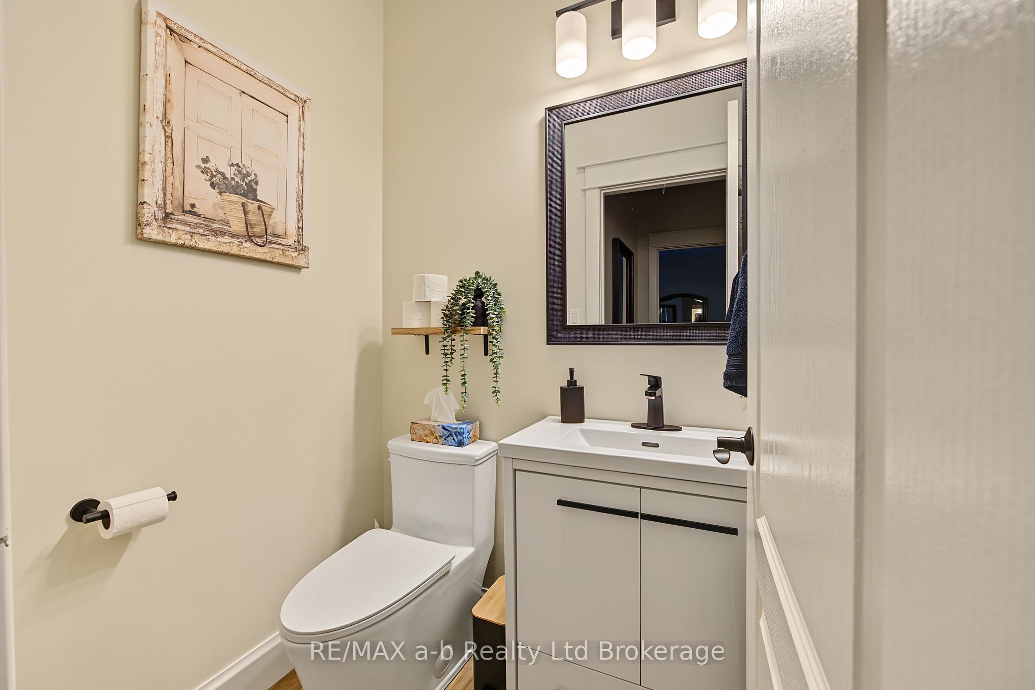 386087 Second Road Property Photo 25