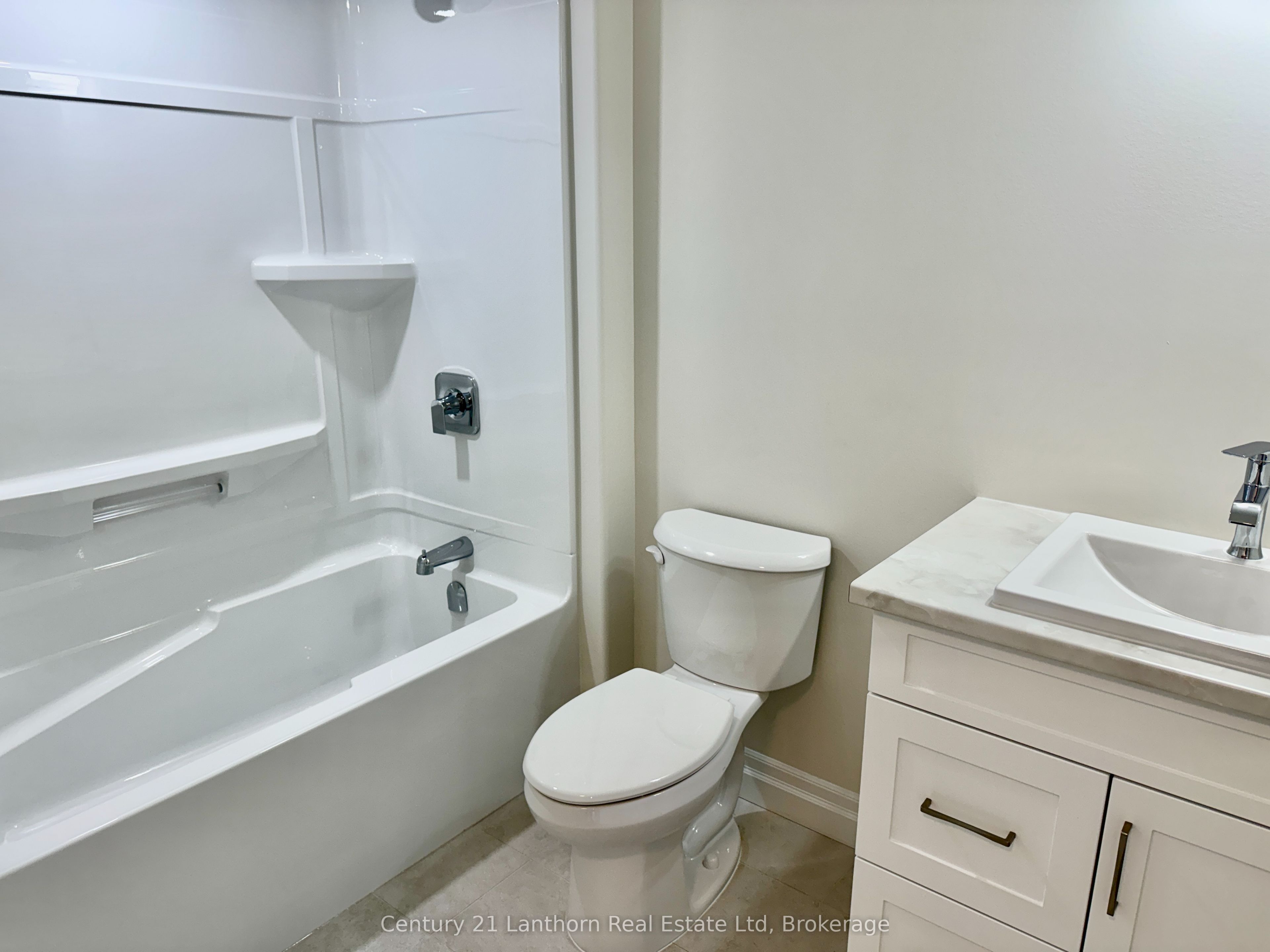 2437 North Street Property Photo 9