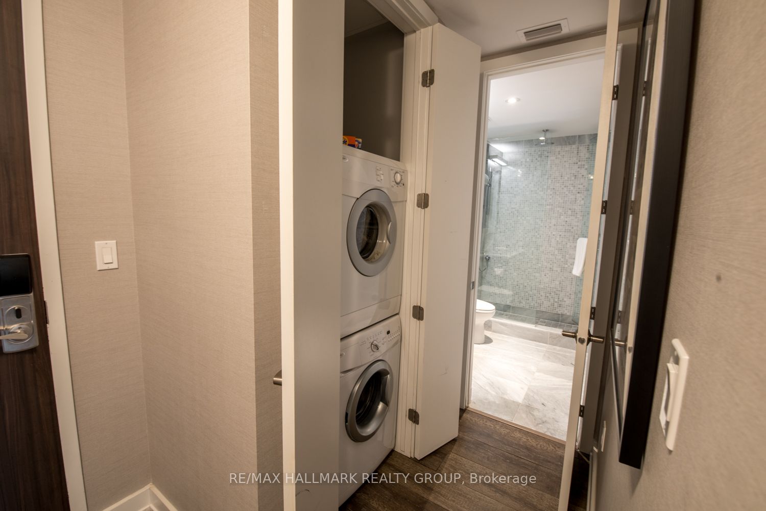 111 Champagne Avenue 210 Property Photo 5