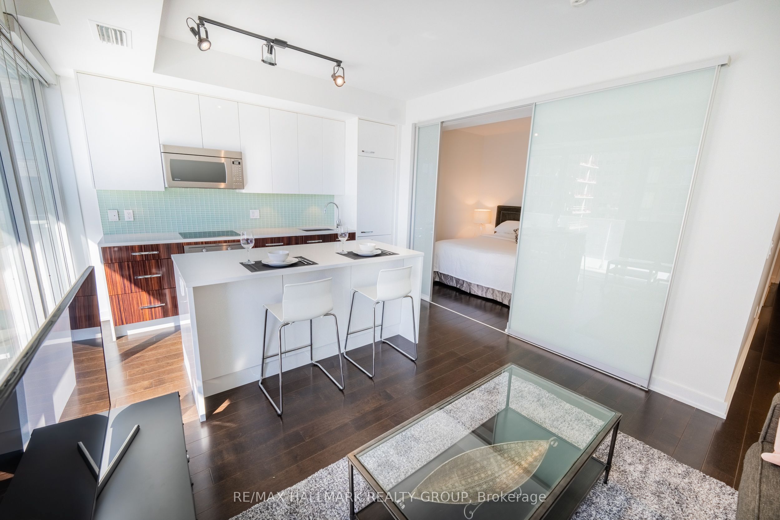 111 Champagne Avenue 502 Property Photo 14