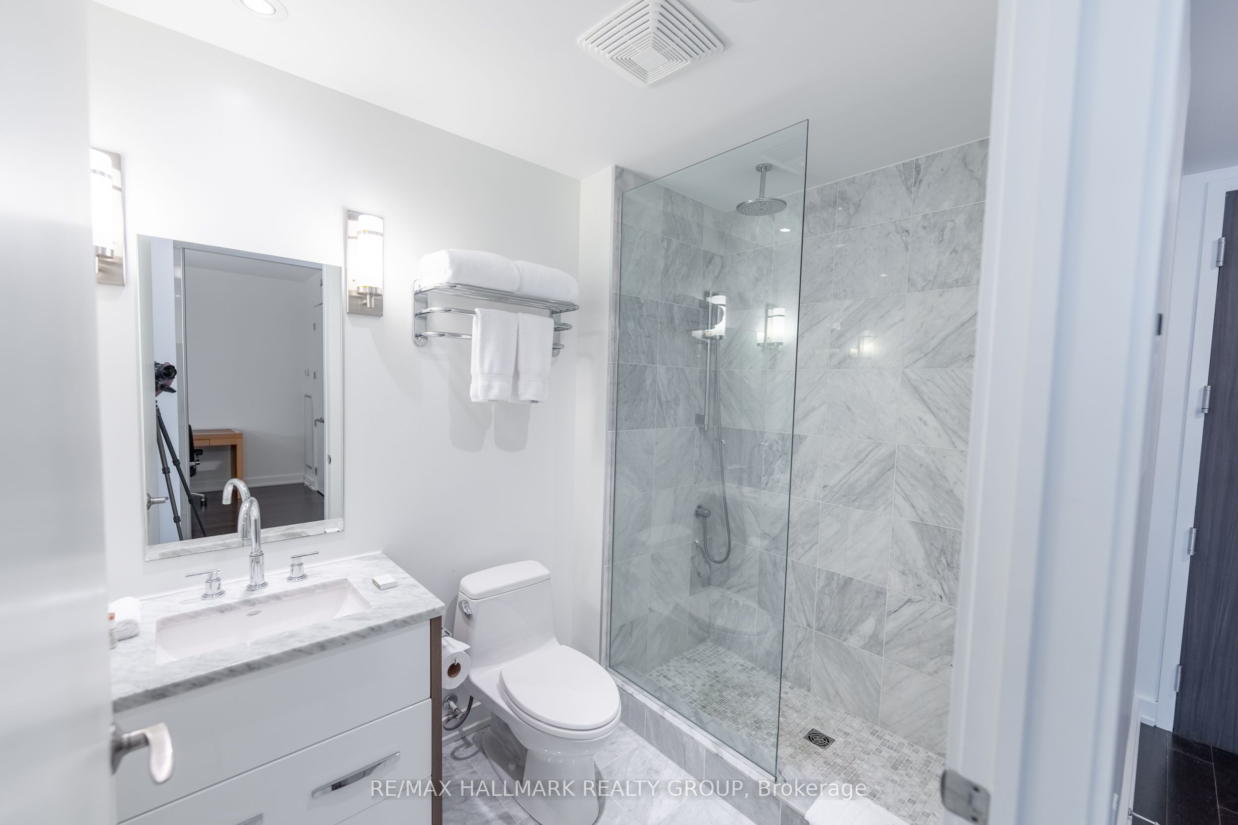111 Champagne Avenue 502 Property Photo 17