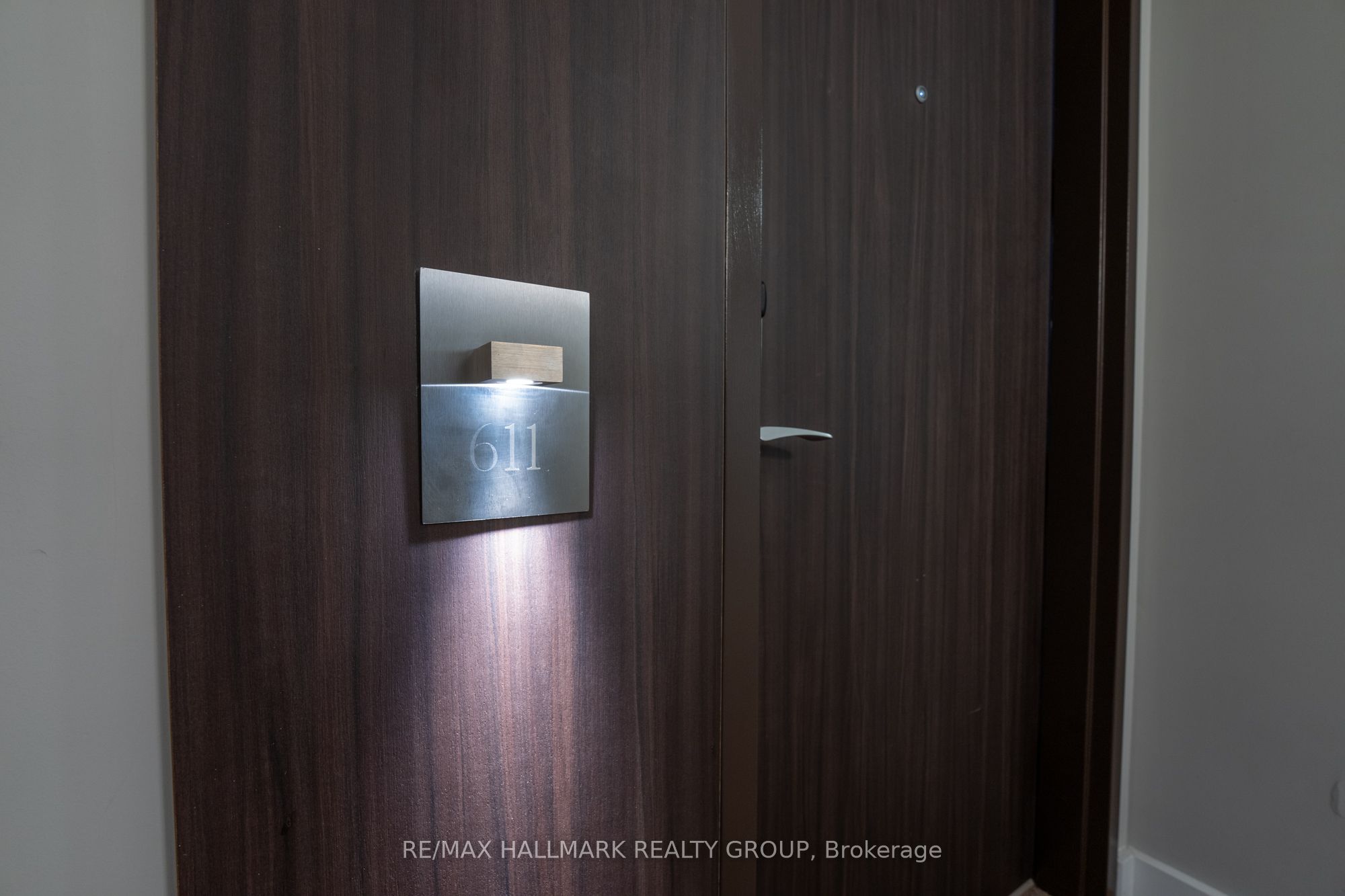 111 Champagne Avenue 611 Property Photo 4