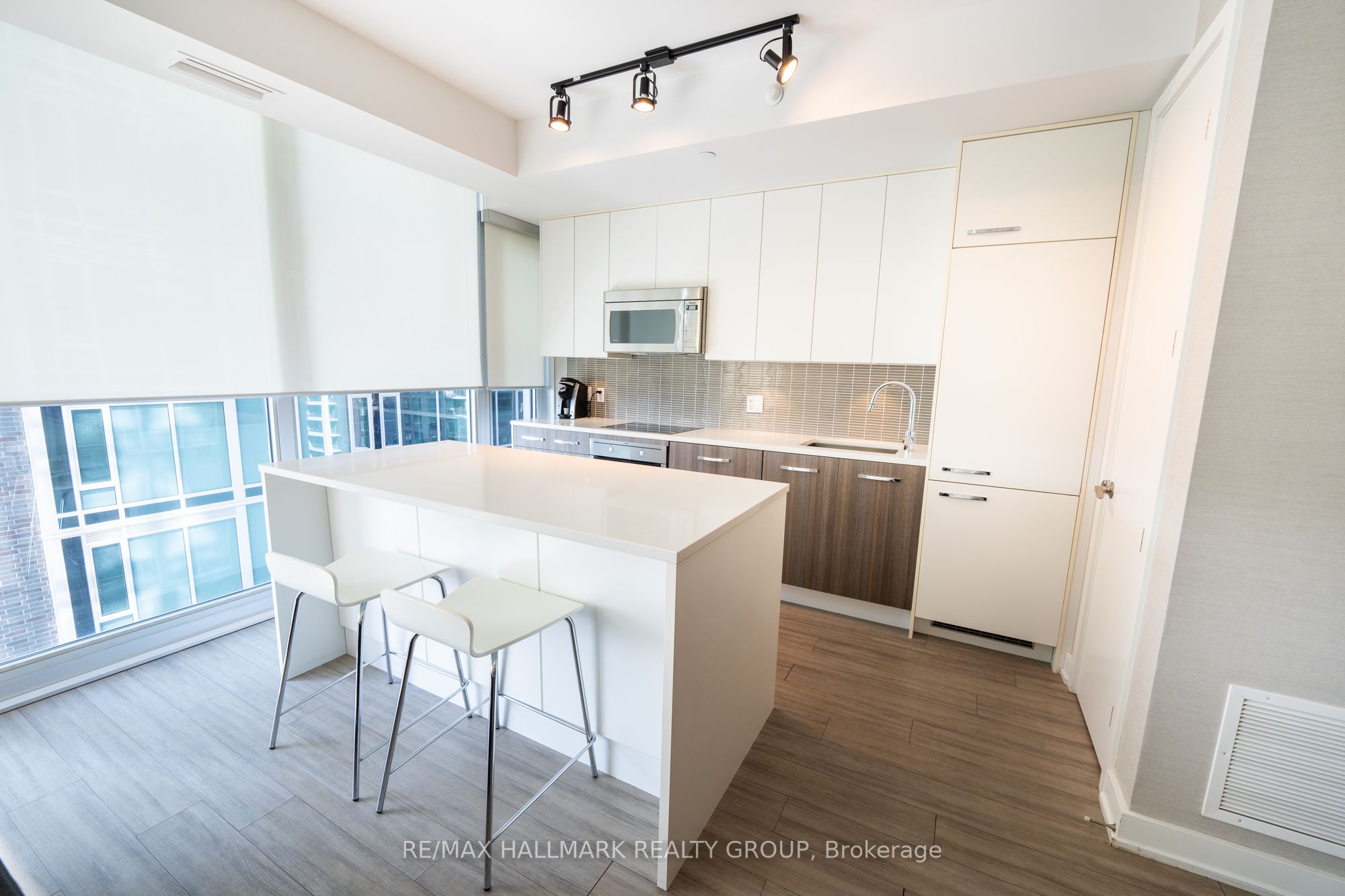 111 Champagne Avenue 611 Property Photo 7