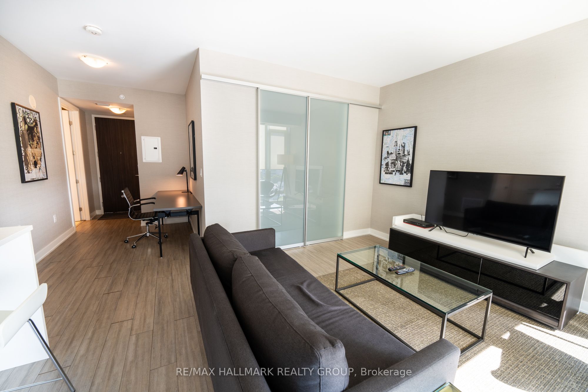111 Champagne Avenue 611 Property Photo 11