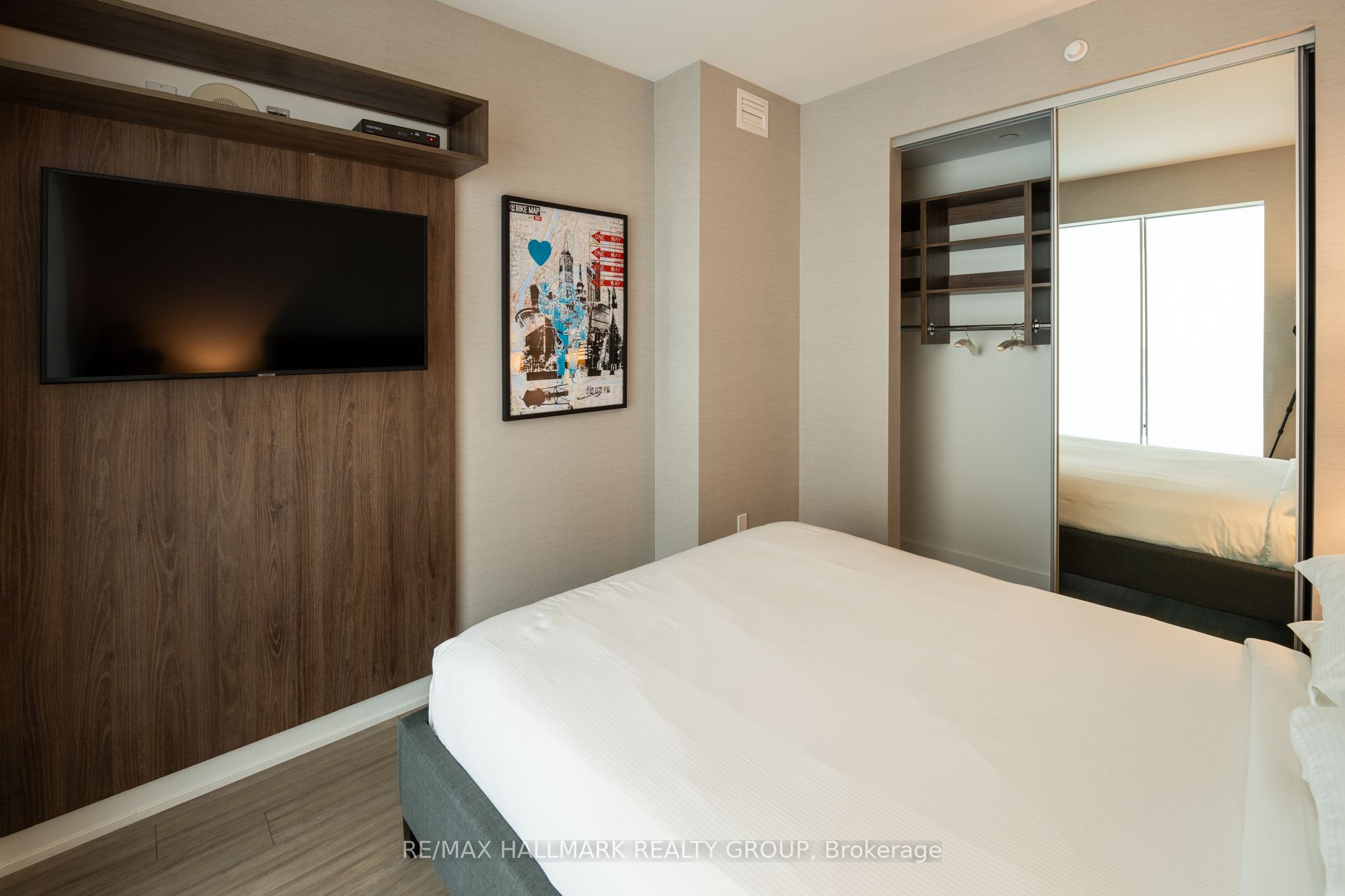 111 Champagne Avenue 611 Property Photo 15