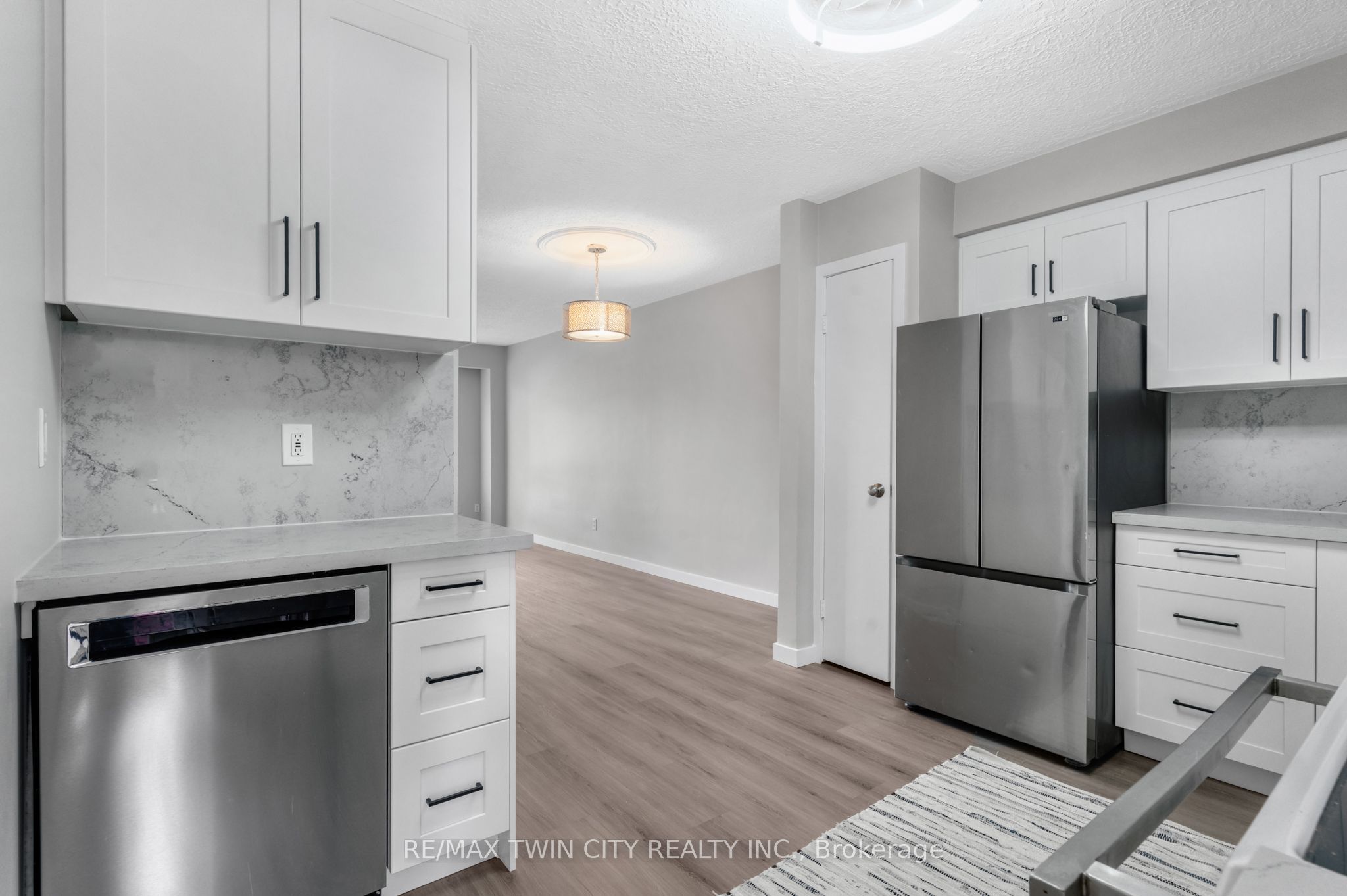 104 Ralgreen Crescent Property Photo 6