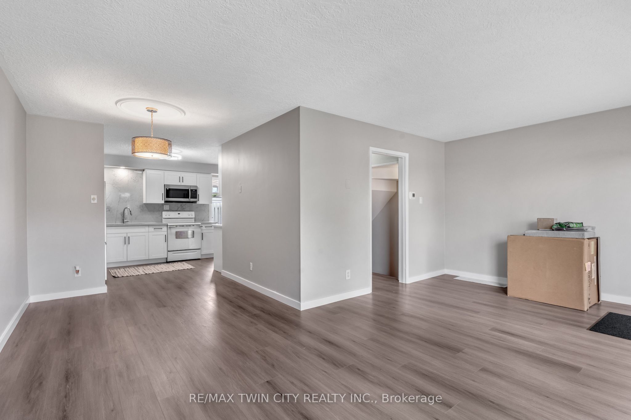 104 Ralgreen Crescent Property Photo 11