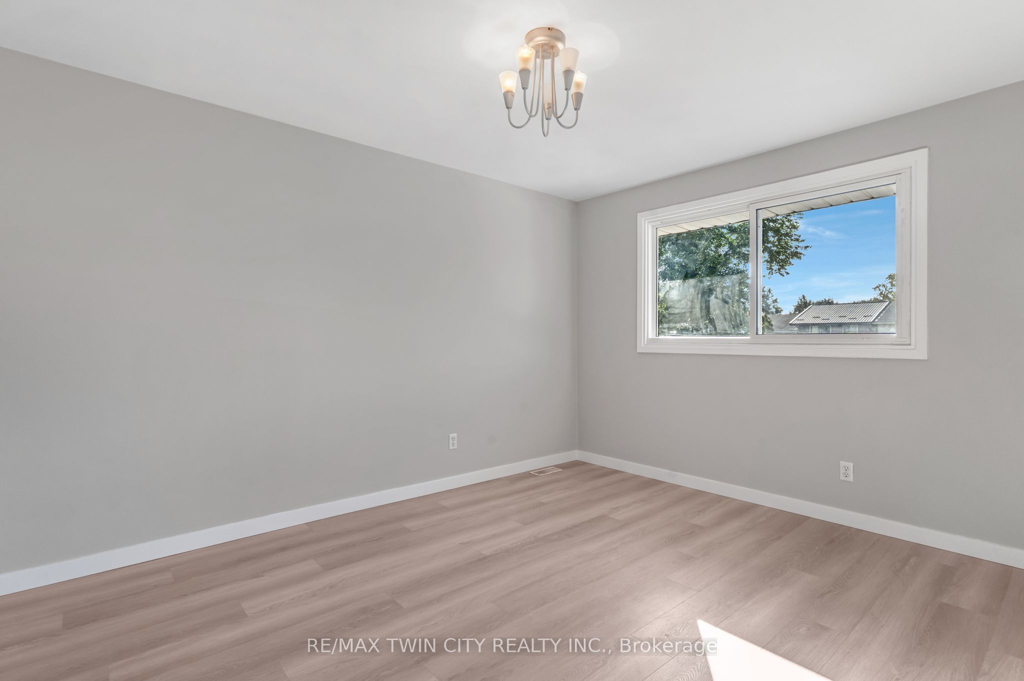 104 Ralgreen Crescent Property Photo 16