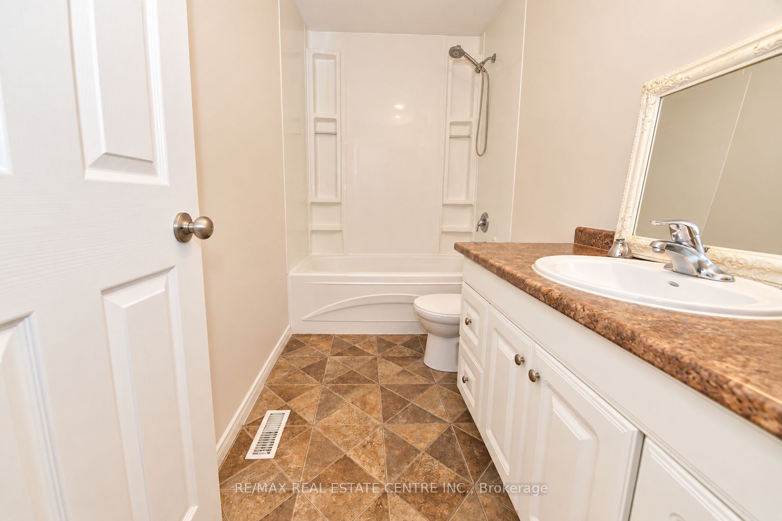 23 Howe Drive 8 Property Photo 8