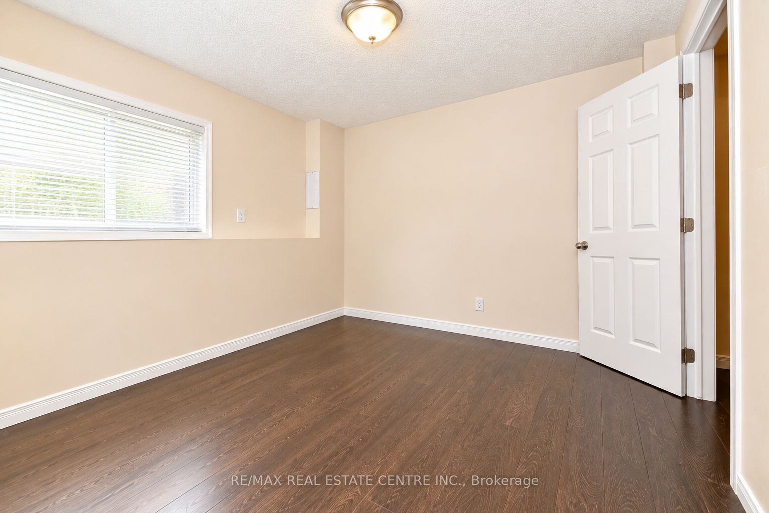 23 Howe Drive 8 Property Photo 10