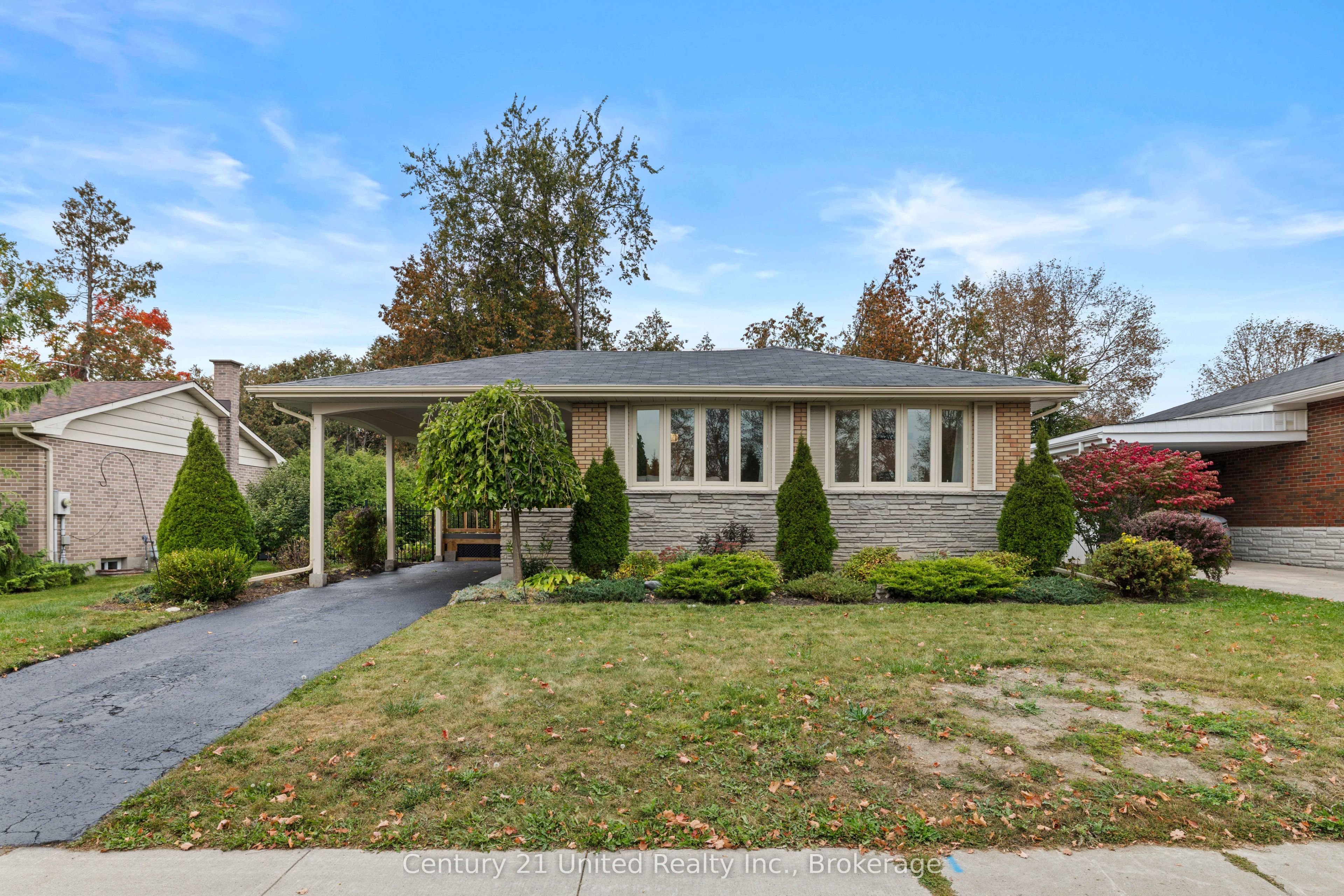 1203 Royal Drive Property Photo 2