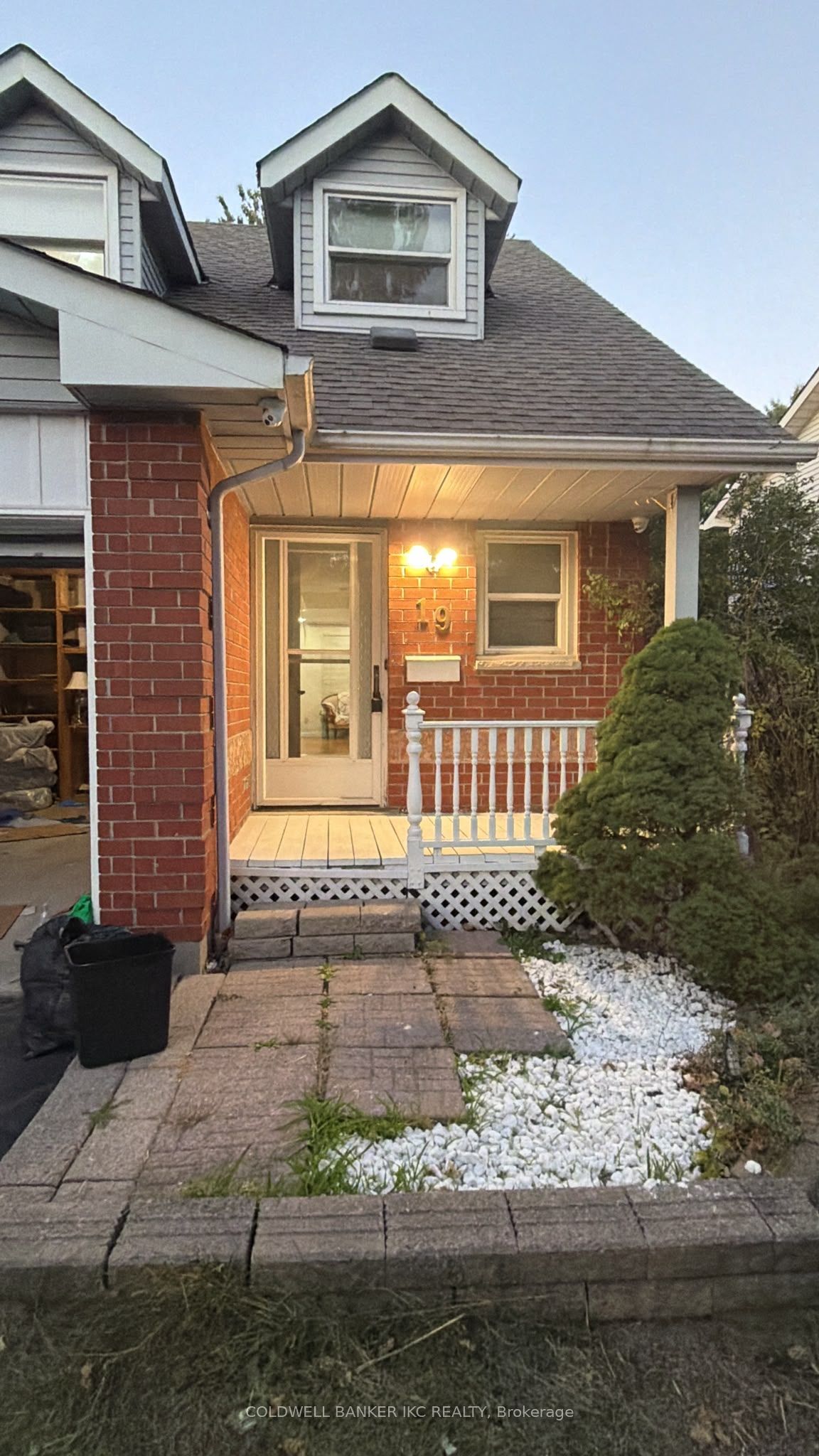 19 Grandridge Crescent Property Photo 1