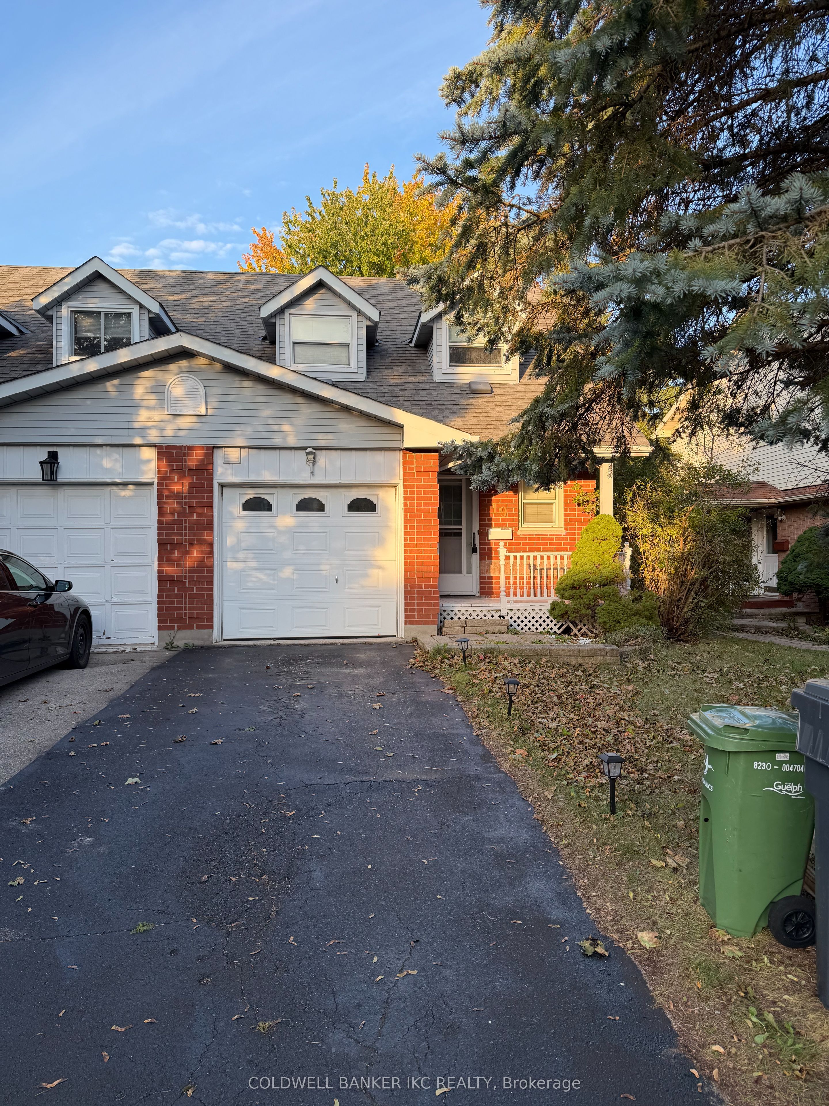 19 Grandridge Crescent Property Photo 2