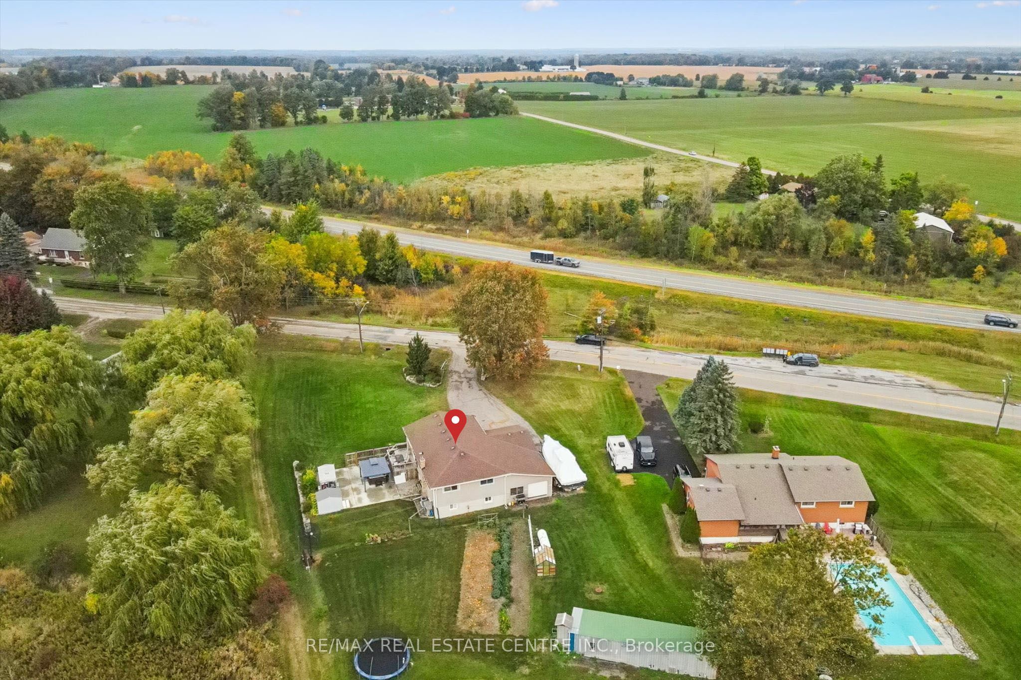 1211 Old 8 Highway Property Photo 4