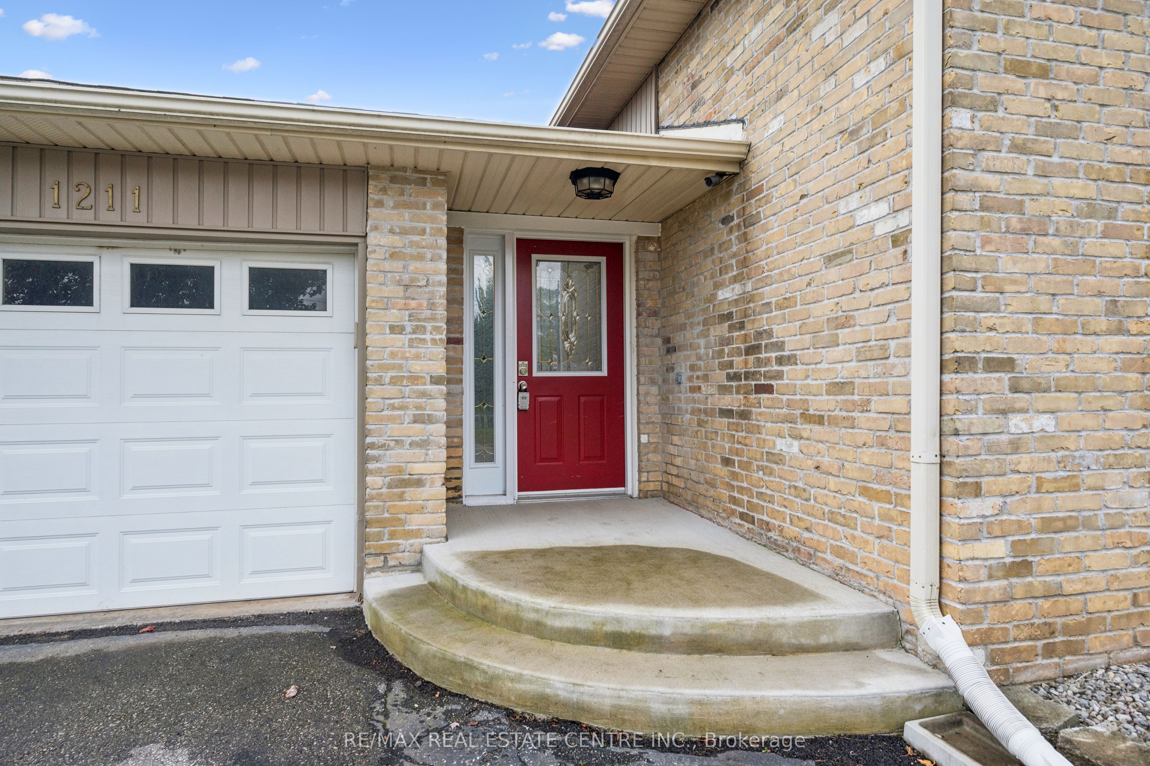 1211 Old 8 Highway Property Photo 7