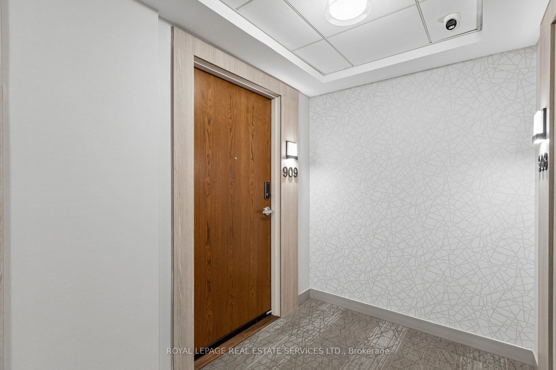 30 Francis Street S 909 Property Photo 2