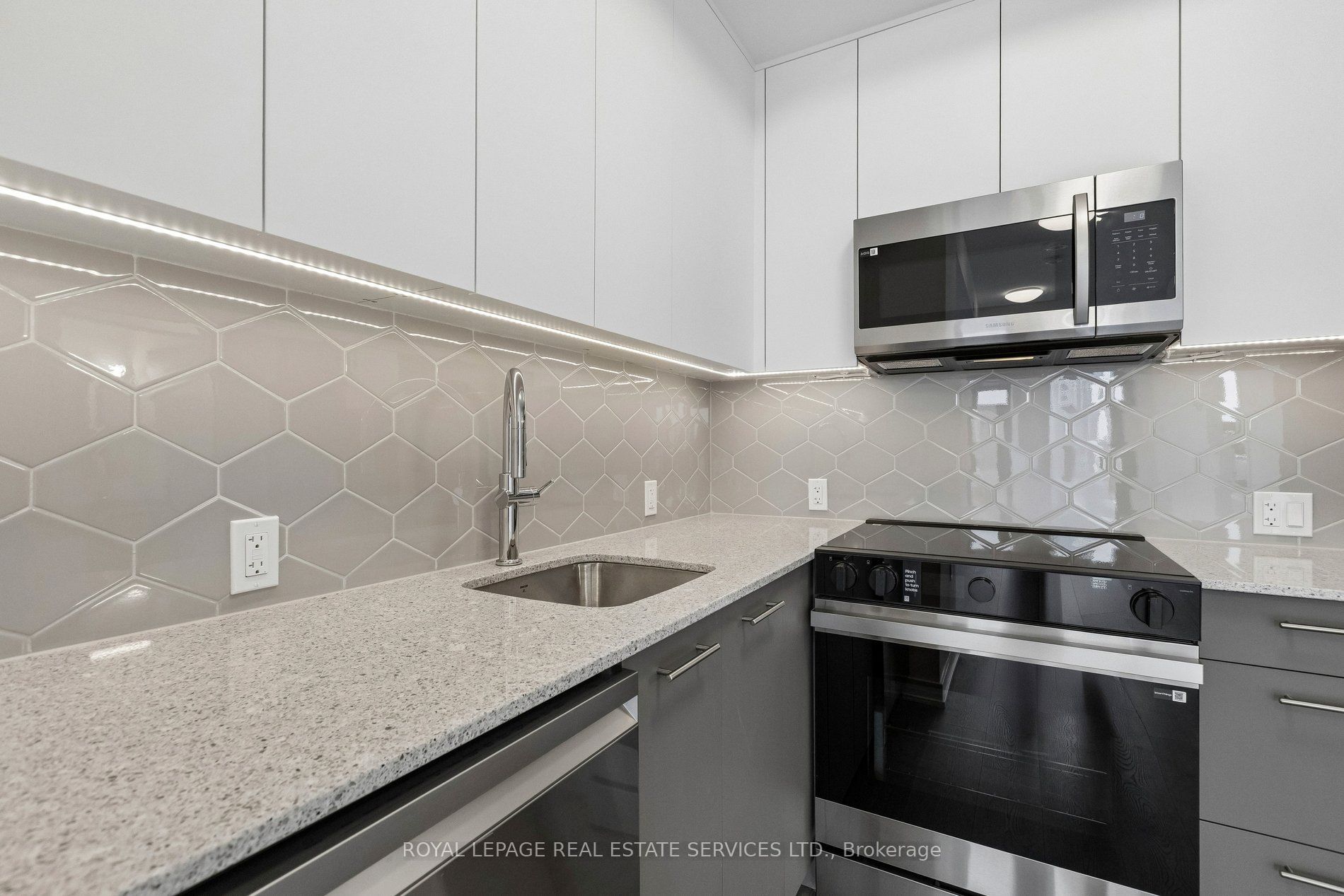 30 Francis Street S 909 Property Photo 5
