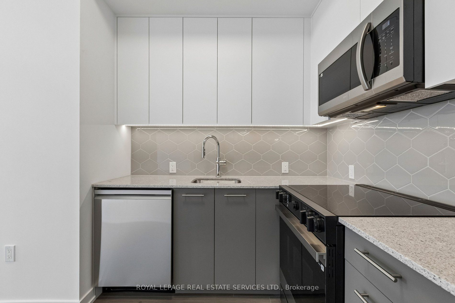 30 Francis Street S 909 Property Photo 6