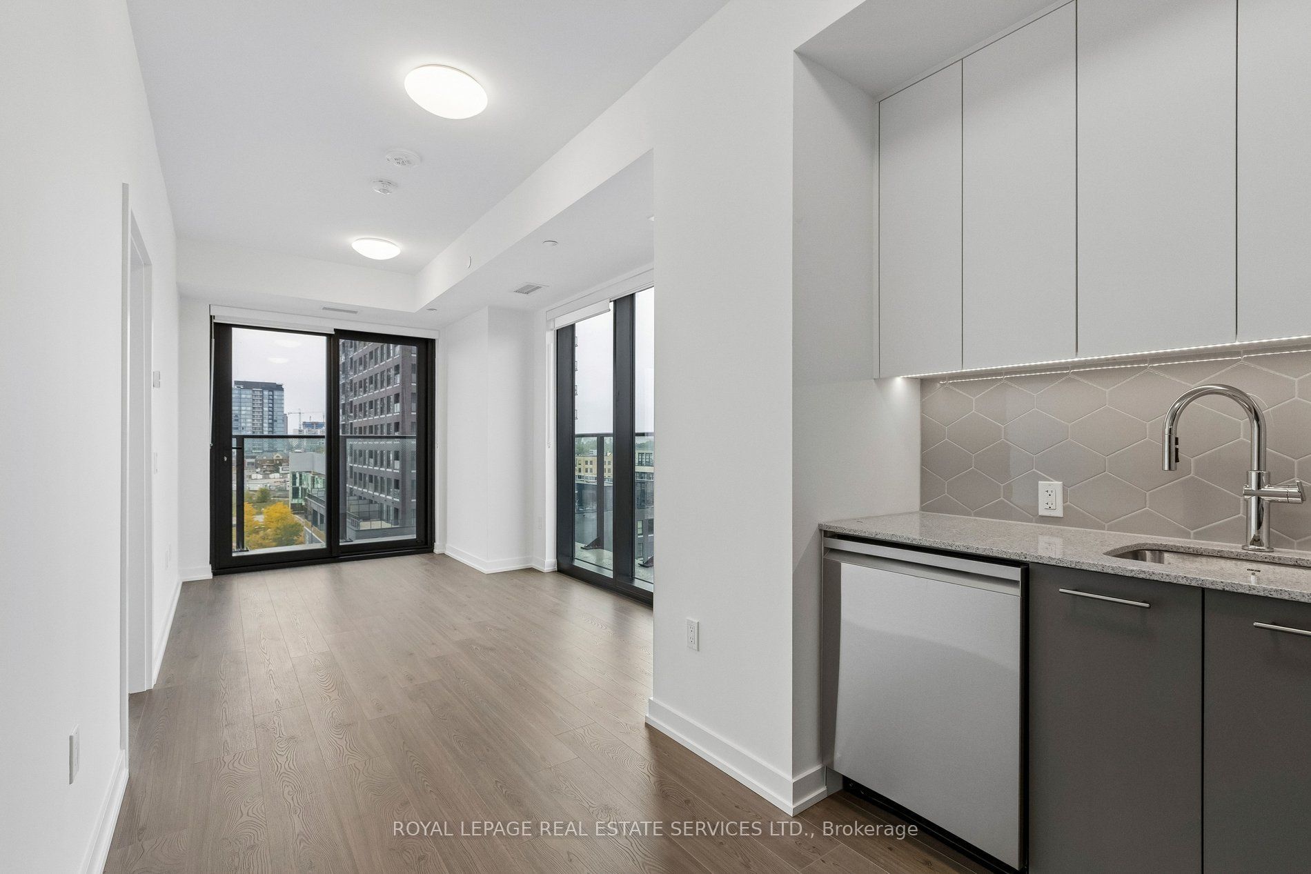 30 Francis Street S 909 Property Photo 8