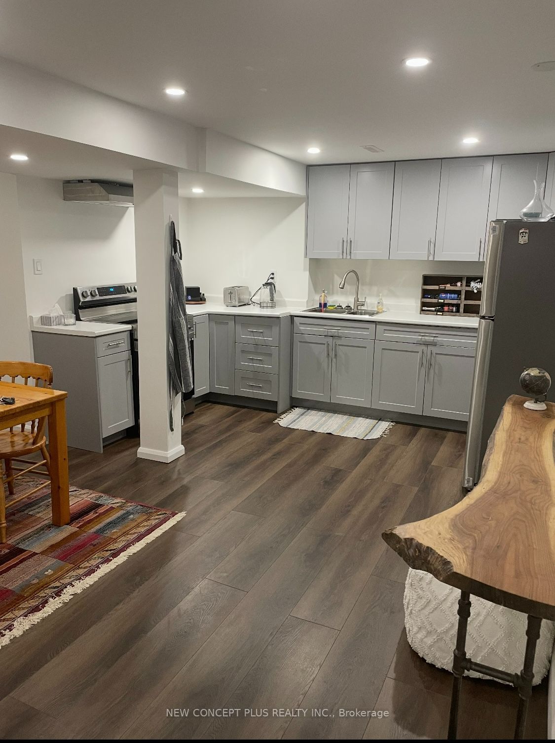 41 Royaledge Way Basement Property Photo 1