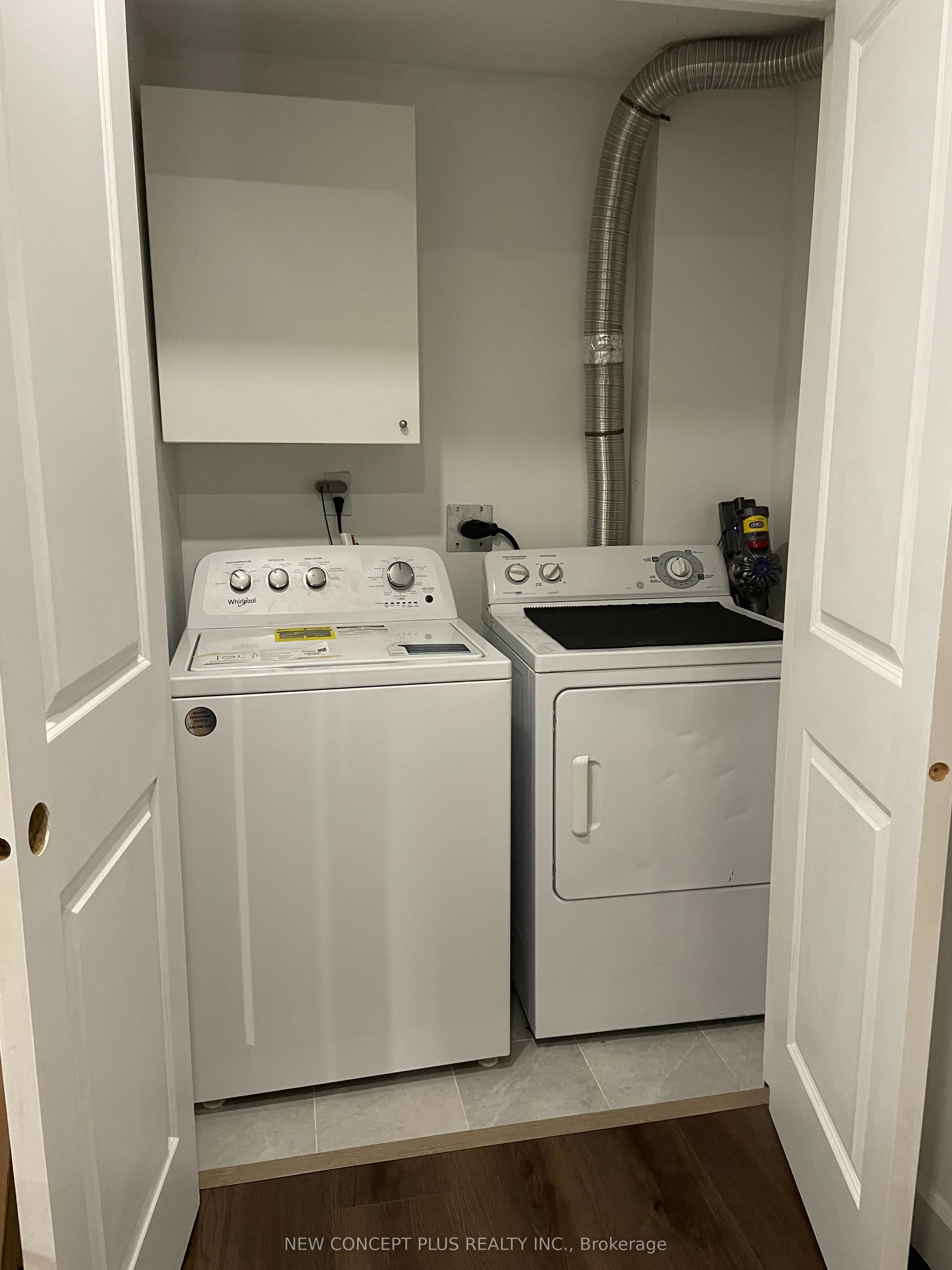 41 Royaledge Way Basement Property Photo 6
